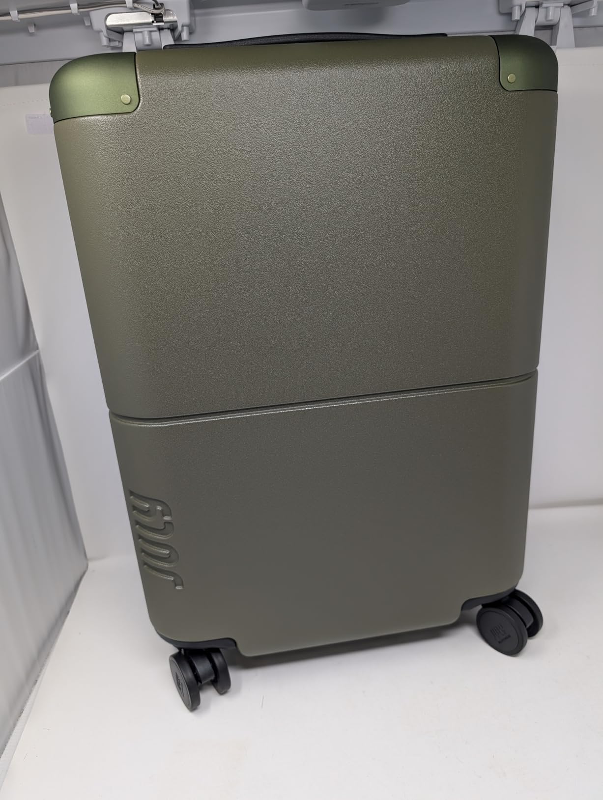 Carry On Luggage with CaseSafe Smart Tracking, 20