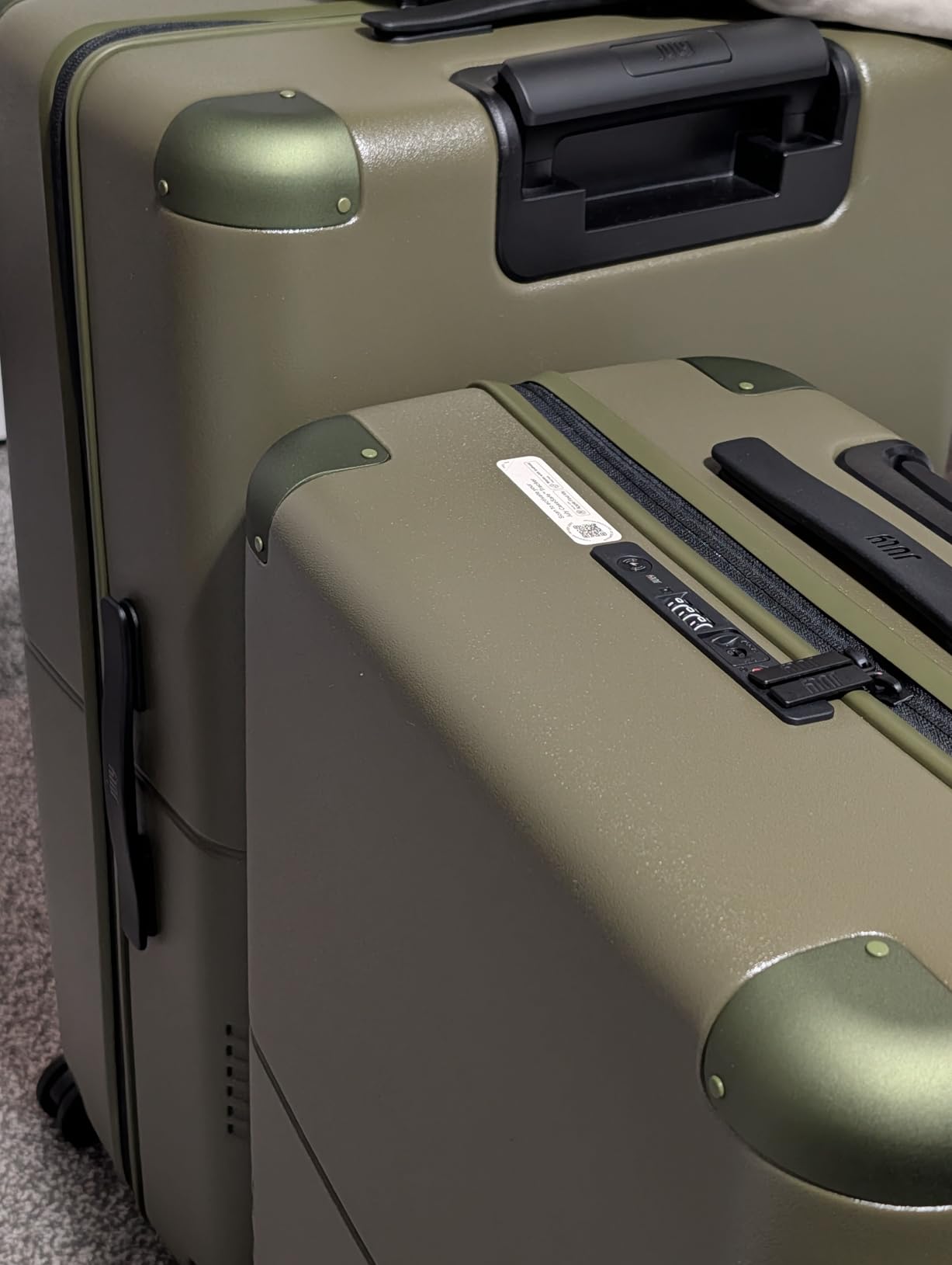 Checked Luggage with CaseSafe Smart Tracking, 24.5
