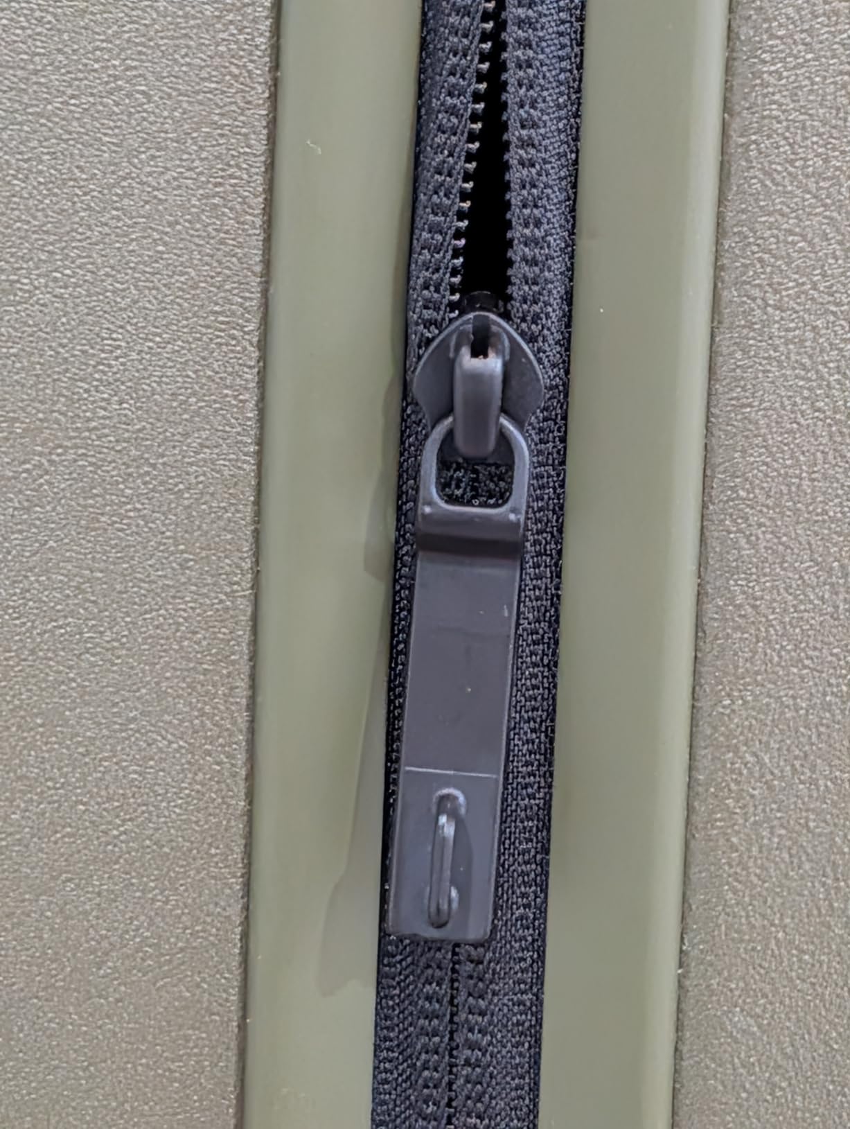 Checked Plus Luggage with CaseSafe Smart Tracking, 28.75