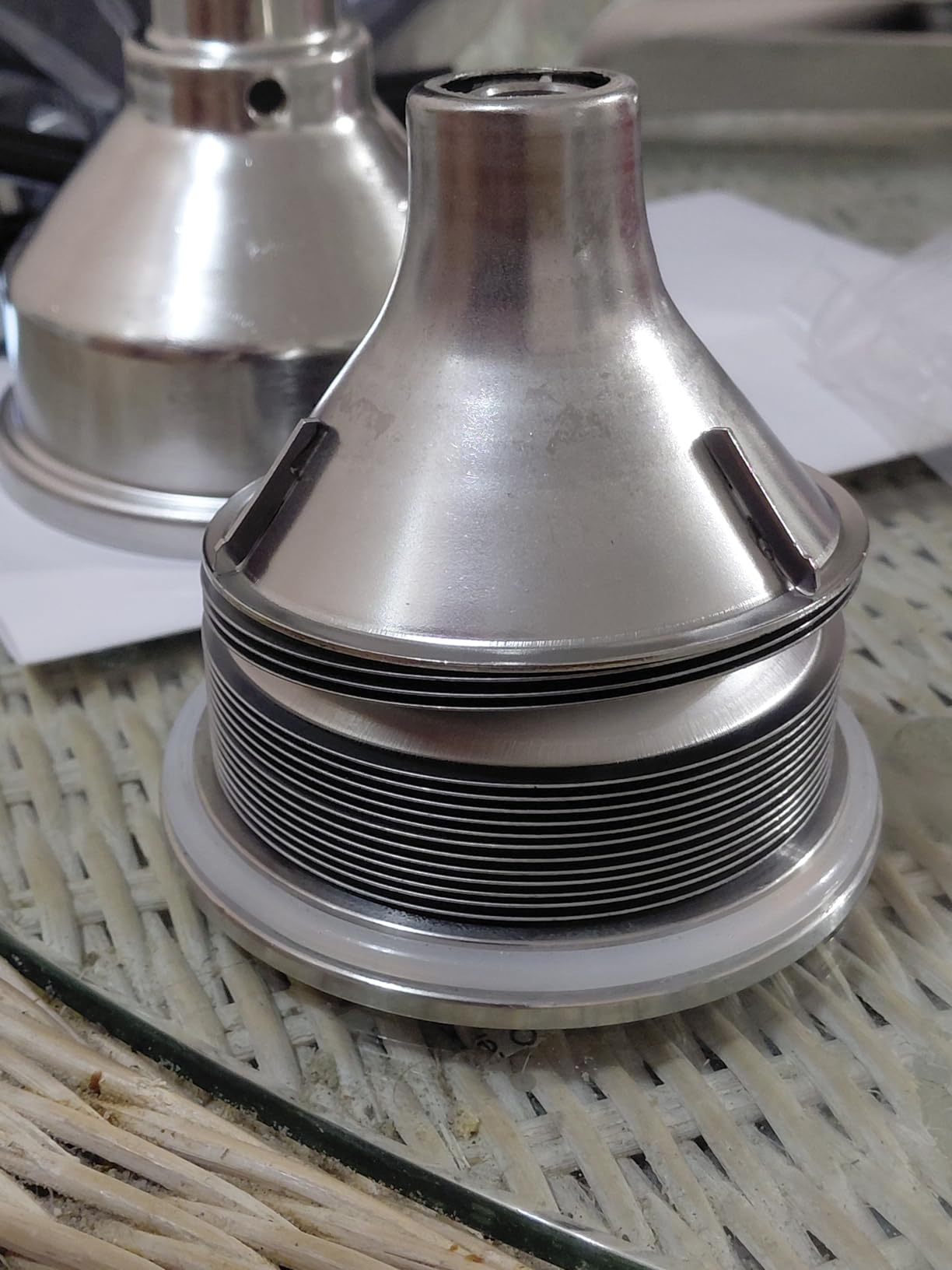 VEVOR Electric Milk Cream Separator, 60L/H Output 10500RPM Milk Cream Centrifugal Separator, 304 Stainless Steel Goat Cow Milk Skimmer Separating Machine with 4.5L Bowl Capacity (40W, 100-240V) customer photo 1