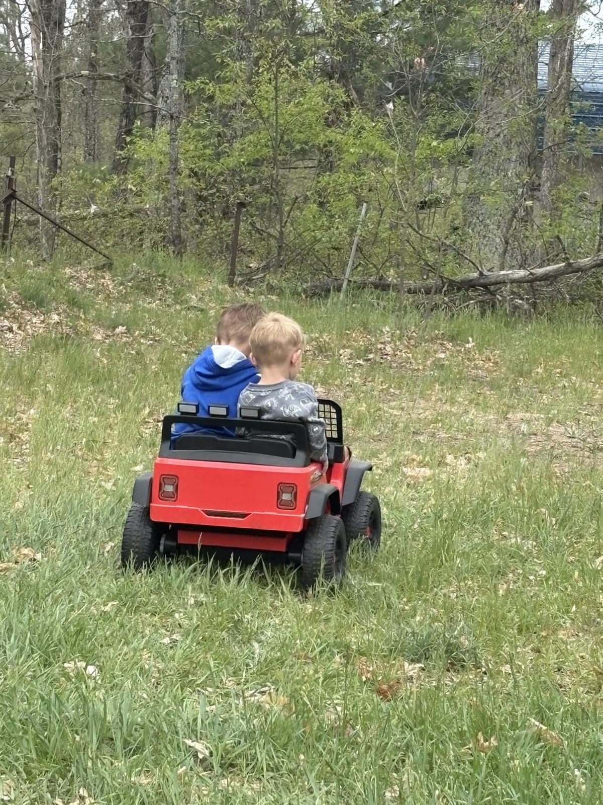 24V Ride on Toys w/Remote Control, 4WD Kids Ride on Truck Car, 3 Speed, Bluetooth Music, Wide Seat, Spring Suspension, LED Light, Birthday for Boys Girls Toddler (Black+Red) customer photo 1
