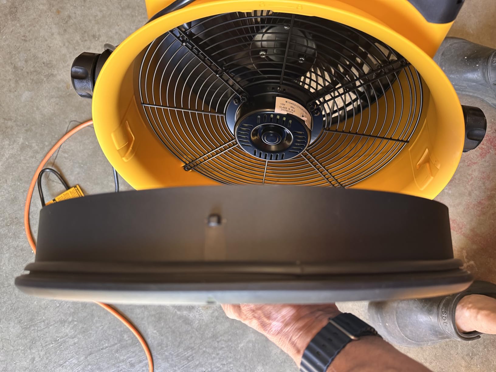 DEWALT High Velocity Air Purifier Industrial Floor Fan with Filter | 4000 CFM Drum Fan with PM2.5 Sensor, LED Display, 9H Timer for Shop, Garage, Jobsite, Warehouse & Home, 16 Inch, DXF1612 customer photo 2