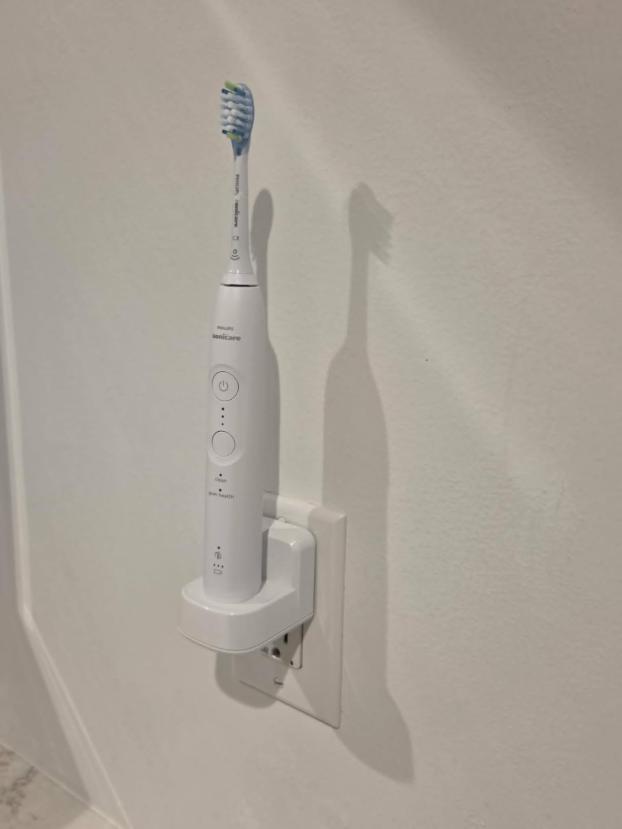 Philips Sonicare 5950 Series Electric Toothbrush, with Pressure Sensor, for Sensitive Gums, 6 Brushing Settings, SmarTimer, BrushPacer, 21-Day Runtime, Travel Case, White, HX7130/03 customer photo 2
