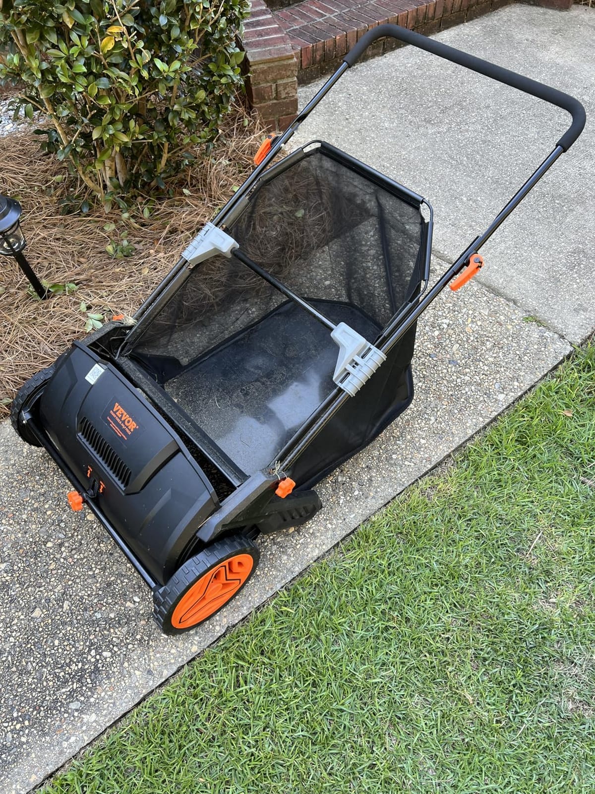 VEVOR Push Lawn Sweeper 30 in Leaf & Grass Collector 12 cu. ft. Hopper Bag | Heavy Duty Yard Sweeper with Adjustable Brush Height, Spinning Brushes, Rubber Wheels for Leaves Grass Cleanup, Black/Orange customer photo 1