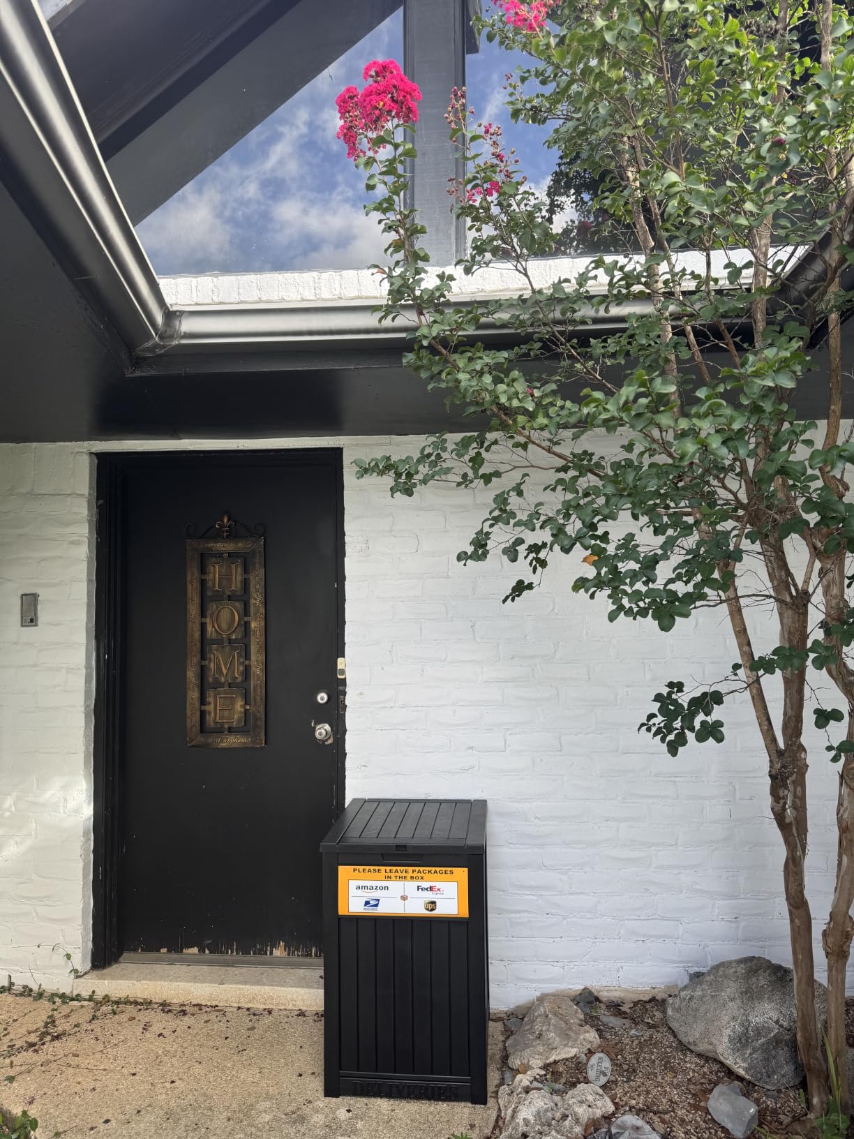 Package Delivery Box for Outside with Sign, Secure Lockable Waterproof Package Delivery Container, Resin Deck Box for Porch & Garden, Classic Black customer photo 1