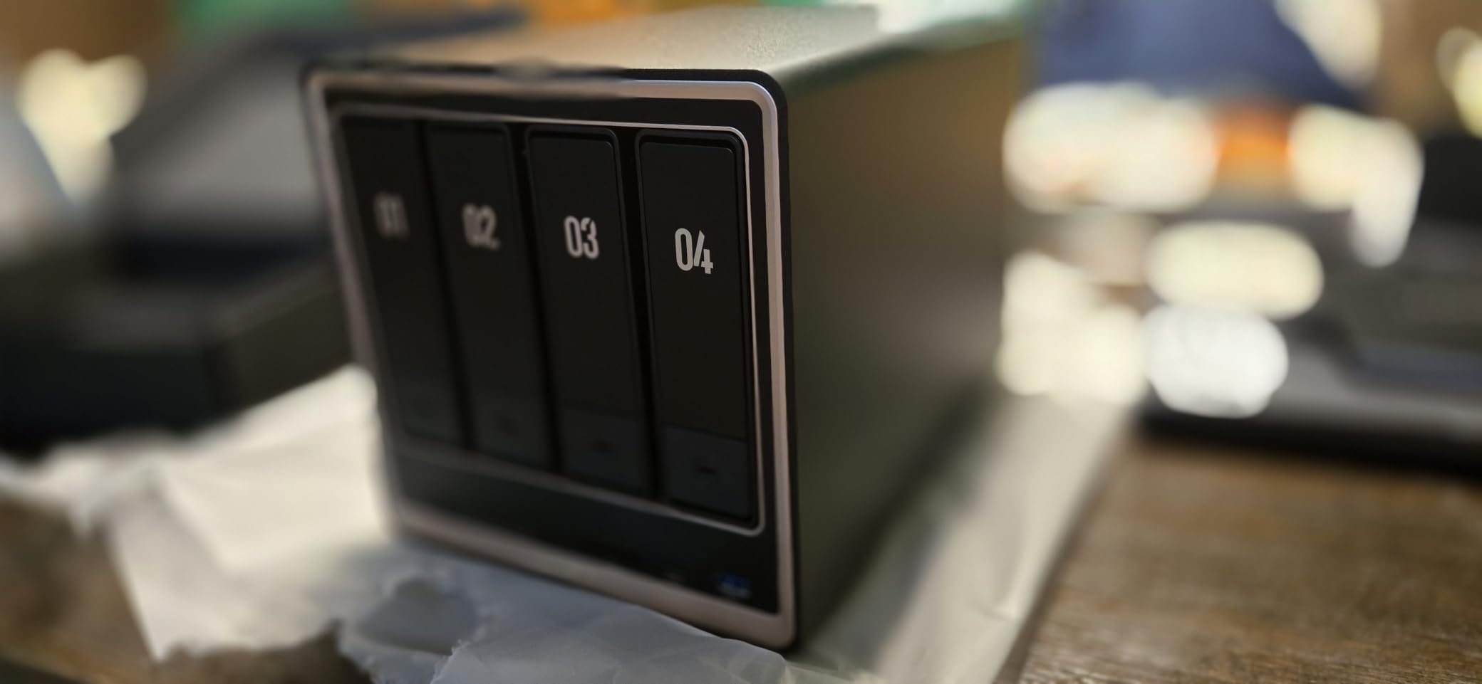 UGREEN NAS DXP4800 GT 4-Bay for Creators, Tech Enthusiasts and Office Teams | Smart Home Data Hub, Direct NAS Editing & Dual 10GbE Transfers, Ryzen R2514, 8GB DDR4, 2x 10GbE, 2x M.2 NVMe Slots, Diskless customer photo 1