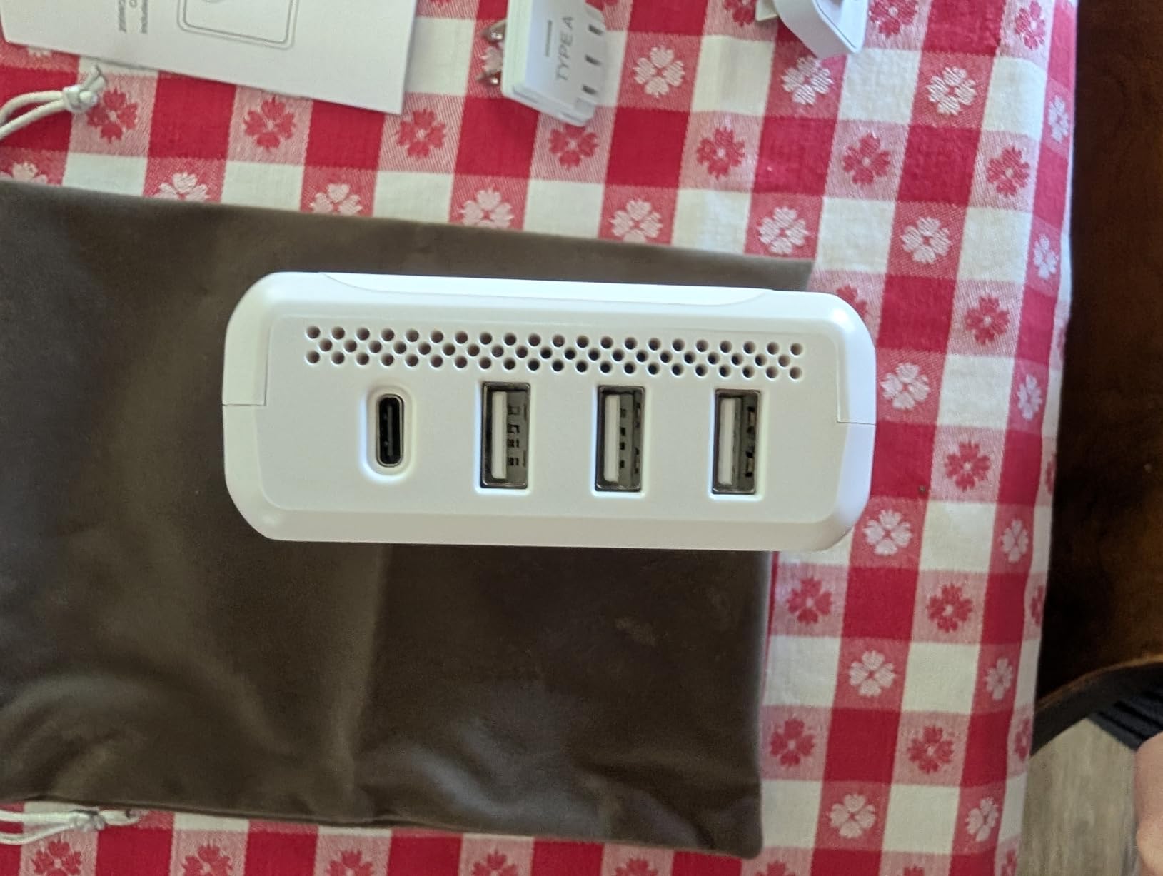 Ceptics 200W+2000W Voltage Converter, 3 USB-A + 1 USB-C, 6 SWadAPt Plugs customer photo 1