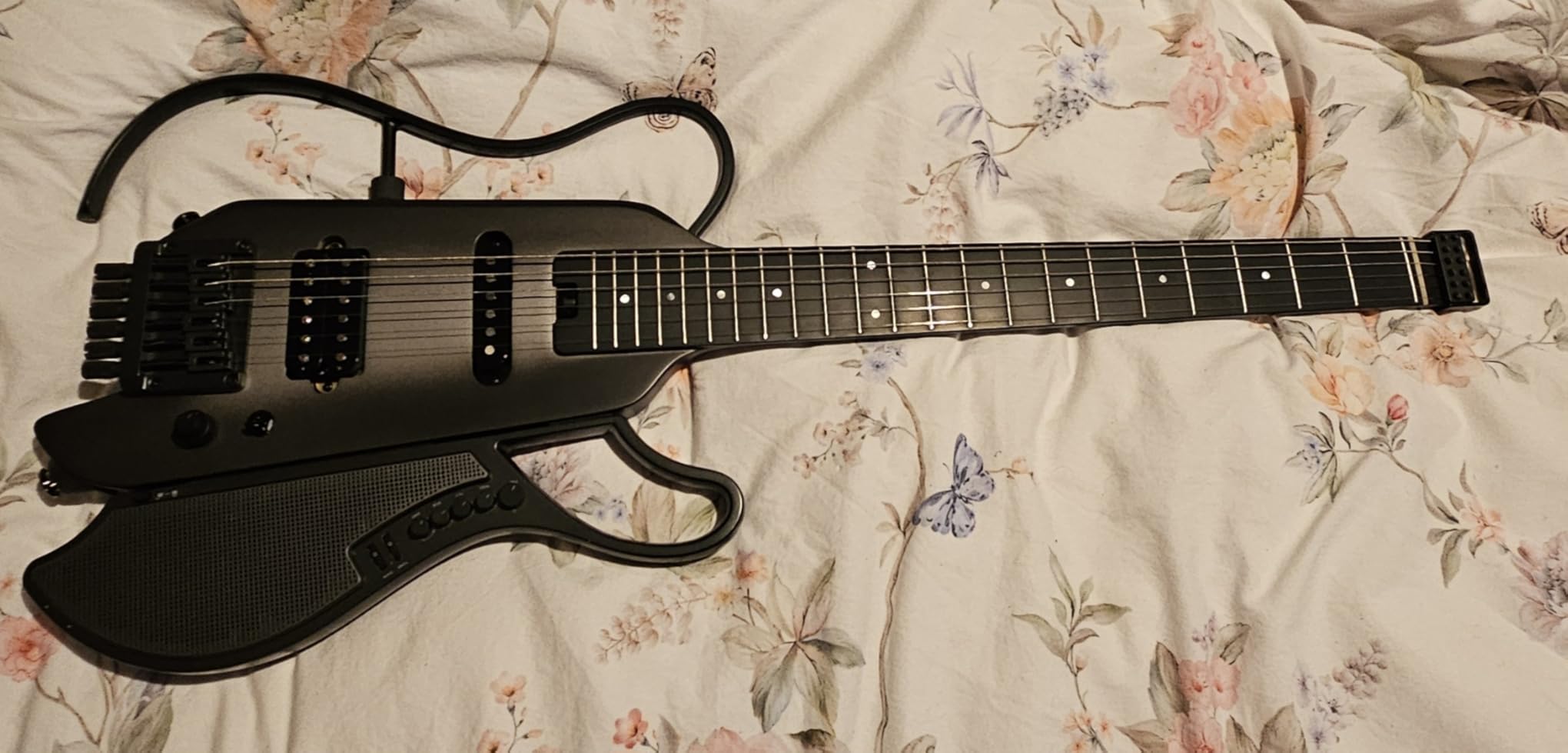 Donner HUSH X LIVE Headless Electric Guitar, Detachable Speaker, Black | Travel Guitar, with Built-in Amp Modeling & Effects, Bluetooth Practice Guitar Kit, with Gig Bag customer photo 1