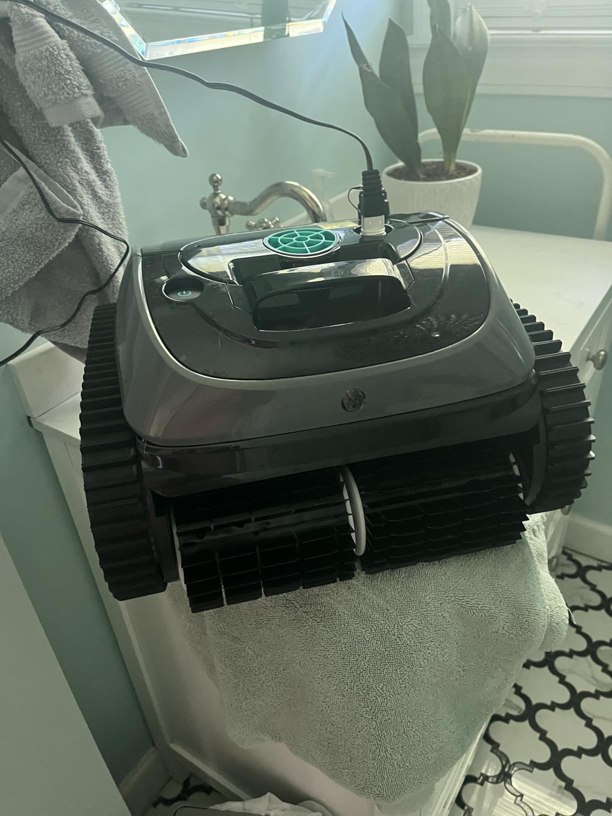 WYBOT C1 Cordless Robotic Pool Vacuum for Inground Pools, 4-in-1 Robotic Pool Cleaner for Above Ground Pool, 160 Mins Runtime, APP Control, Smart Navigation with Powerful Suction customer photo 1