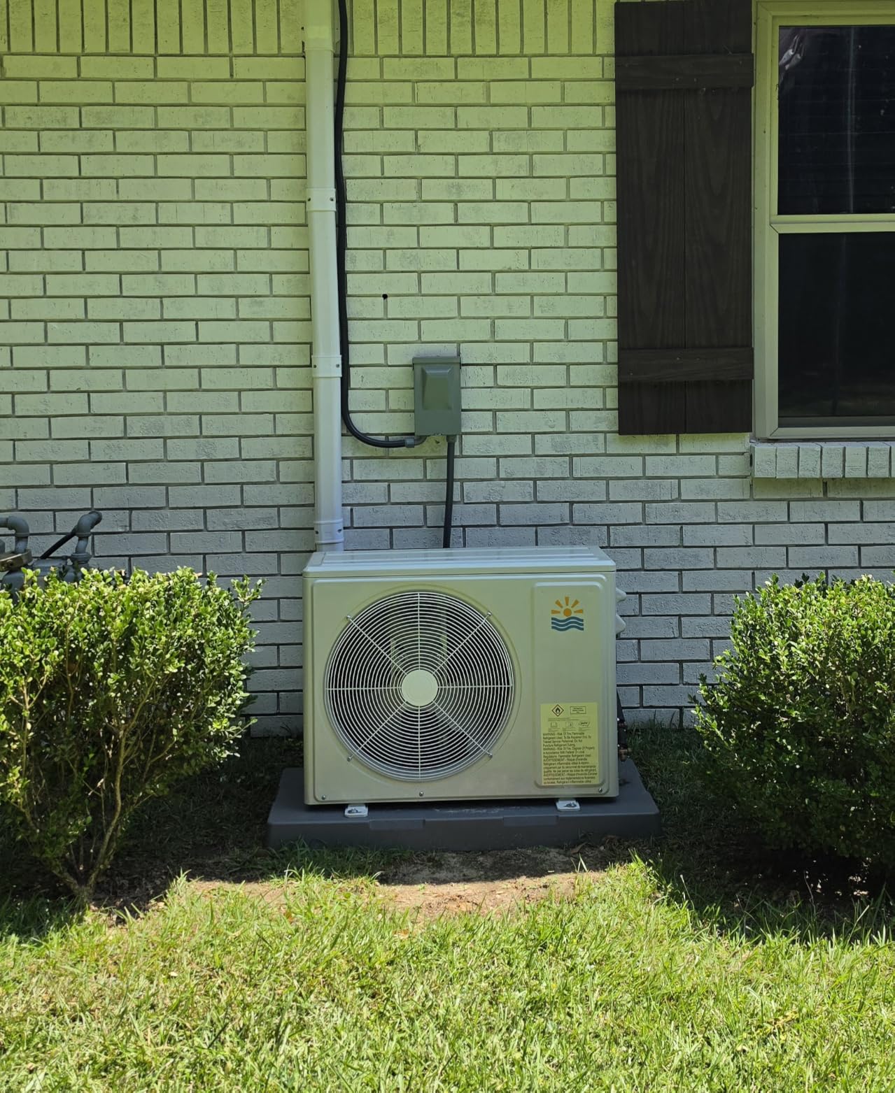 12000 BTU Mini Split AC & Heating System, Heat Pump, 19 SEER2, 115V | AHRI Certified, ductless inverter design, pre-charged, high energy efficiency, cooling & heating for rooms up to 750 sq. ft. customer photo 1
