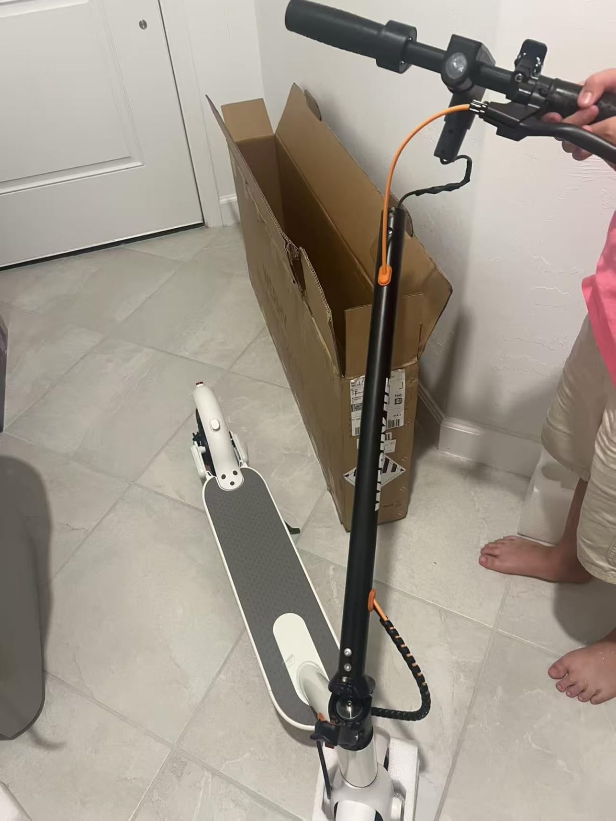 WERHY Electric Scooter, 500W/350W Powerful Motor & 19MPH Top Speed, 16/25/27 Miles Range, Folding E Scooter with Dual Braking for Teens and Adults customer photo 1