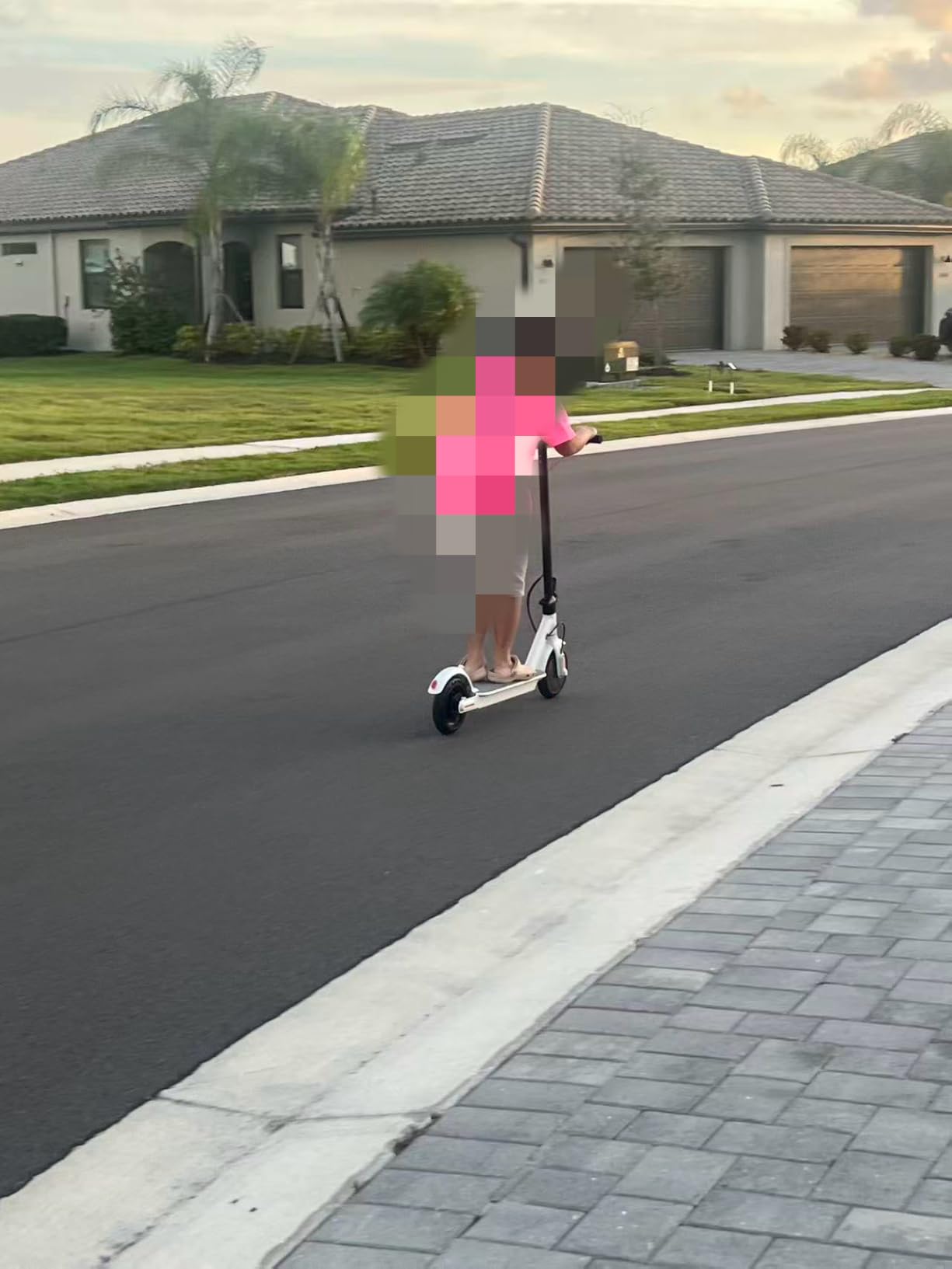 WERHY Electric Scooter, 500W/350W Powerful Motor & 19MPH Top Speed, 16/25/27 Miles Range, Folding E Scooter with Dual Braking for Teens and Adults customer photo 2