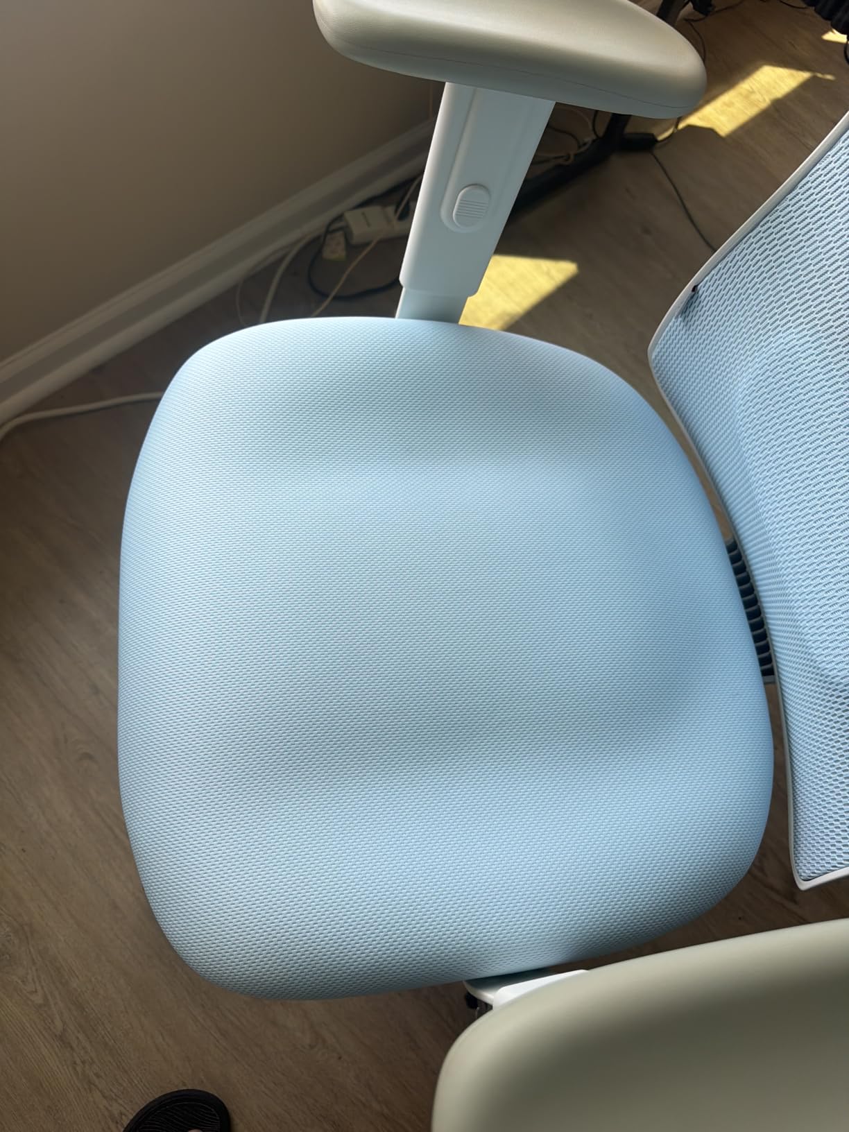 SIHOO B100 Mesh Office Chair, Comfy Ergonomic Office Chair | Mesh Office Chair with Adaptive Lumbar Support, Desk Chair with Wide Headrest, 300 LBS customer photo 1