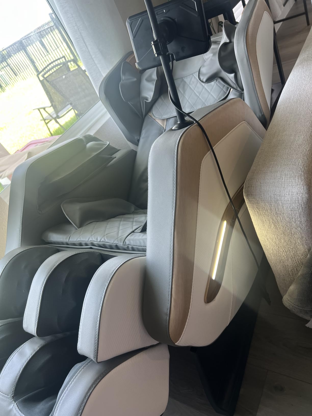 Massage Chair Full Body 14 Fixed Roller Zero Gravity 5 Auto Modes | Zero Gravity Massage Chair with 8 Airbags, Foot Massage, Heating, Phone Controller, Bluetooth Speaker, Nightlights for Home customer photo 2