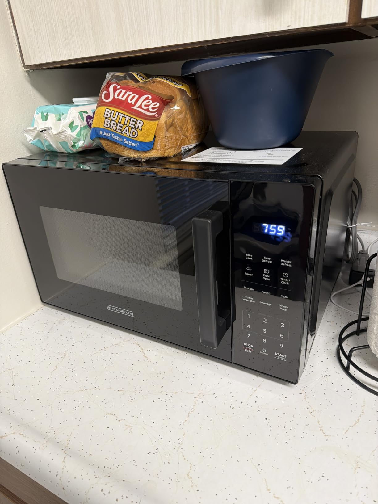 BLACK+DECKER Countertop Microwave Oven 0.7 Cu.Ft, 700W, Child Safety, Black | 6 One-Touch Presets, Express Cooking, 10 Power Levels, Child Safety Lock, Easy Clean Interior customer photo 1