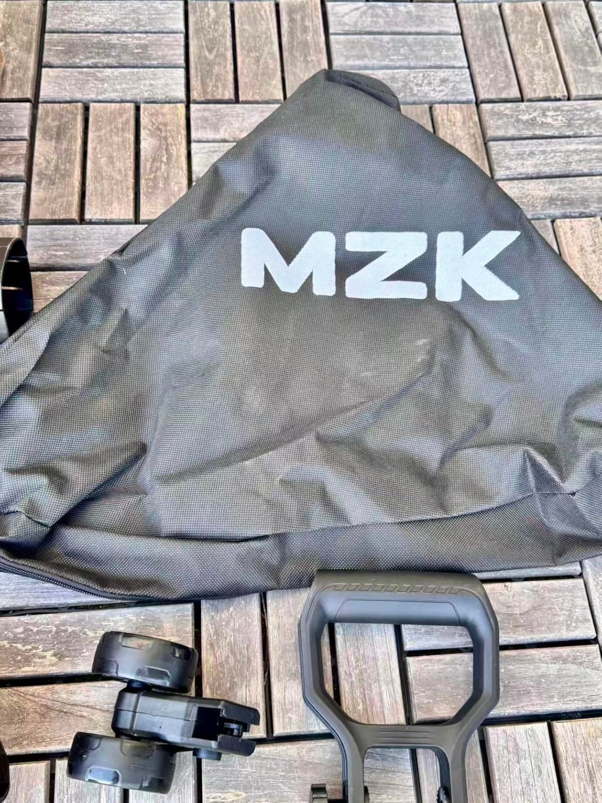 MZK 40V Leaf Vacuum Mulcher, 600 CFM Cordless Blower | High-airflow 3-in-1 tool with 40L bag and dual batteries for leaf collection around lawns and driveways. customer photo 1