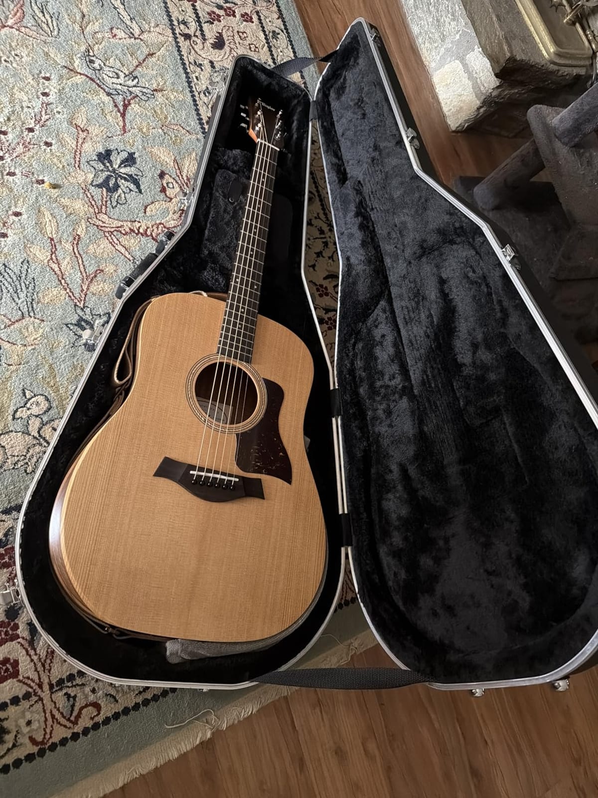Gator Cases Legacy Series Lightweight Deluxe ABS Molded Case for Dreadnought Style Acoustic Guitars, (GC-DREAD) customer photo 2