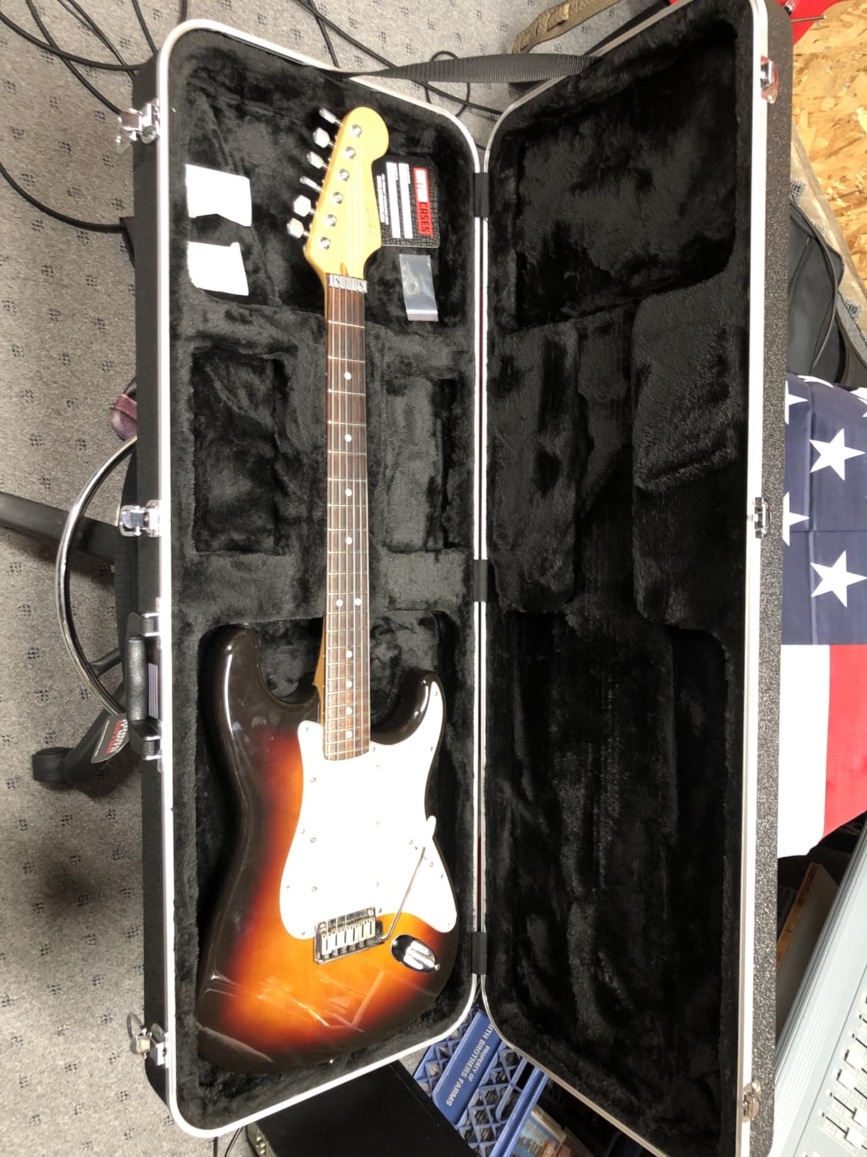 Gator Cases Deluxe Legacy Series Lightweight Deluxe ABS Molded Case for Standard Strat or Tele Style Guitars (GC-ELECTRIC-A) customer photo 1