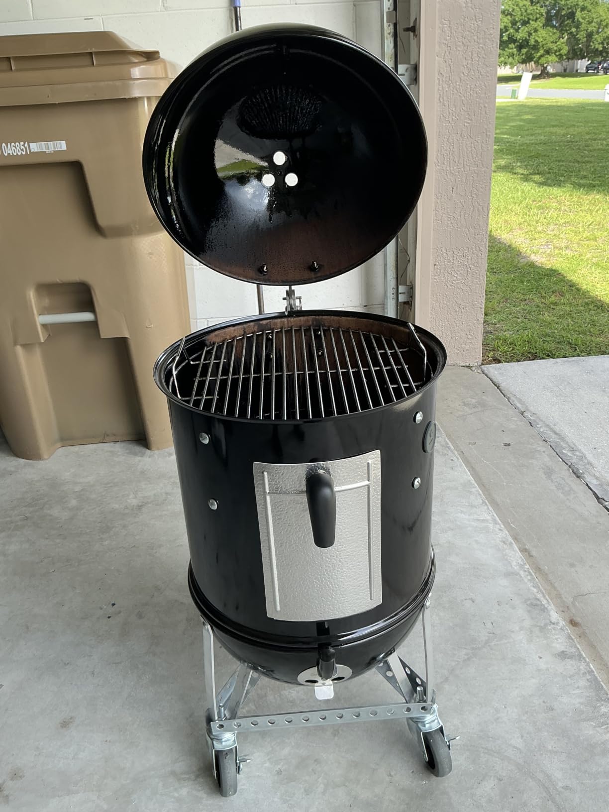Weber® Smokey Mountain Cooker Smoker, 22