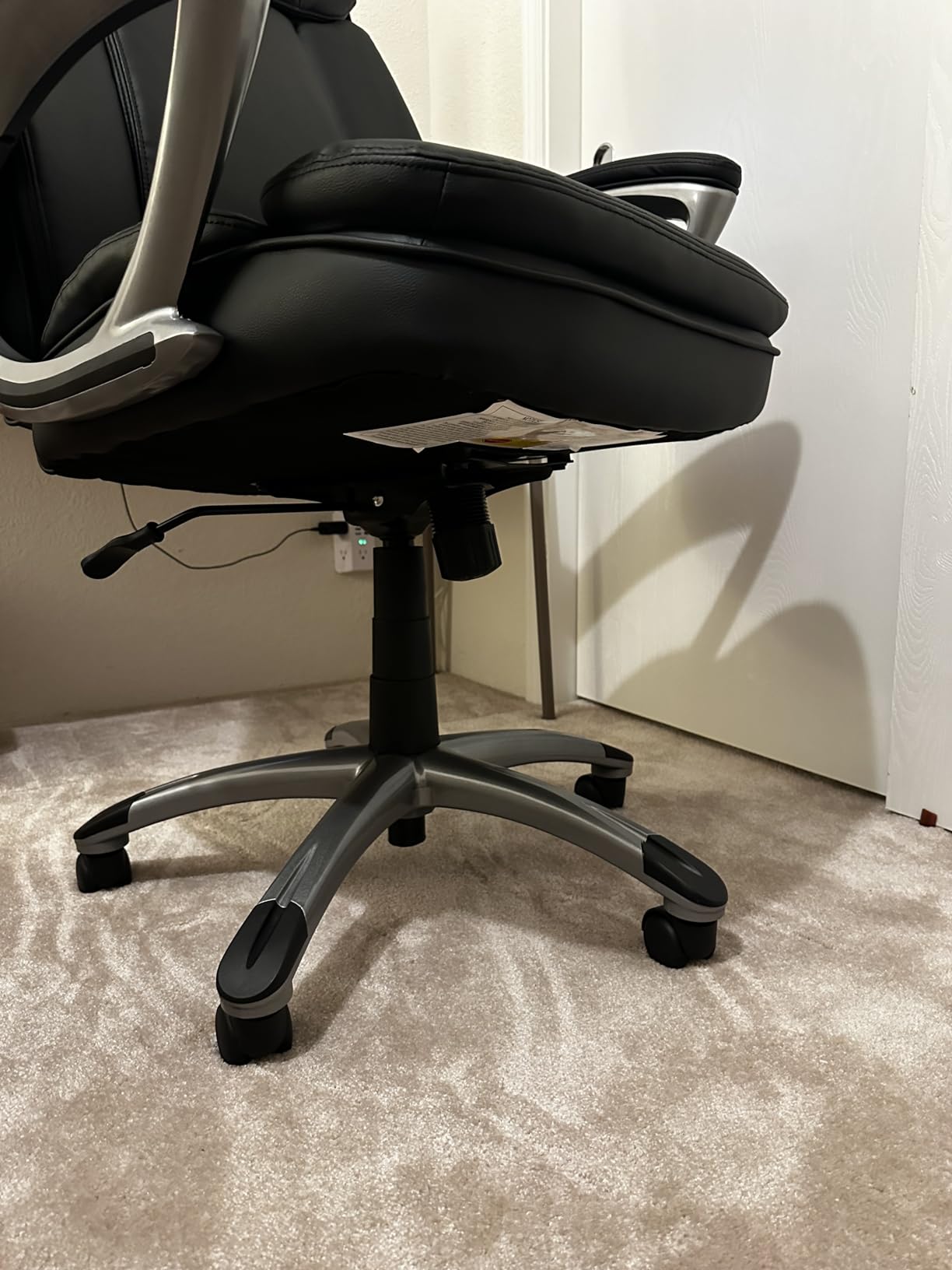 Serta Ergonomic Big and Tall Executive Office Chair Lumbar Support, Leather customer photo 2
