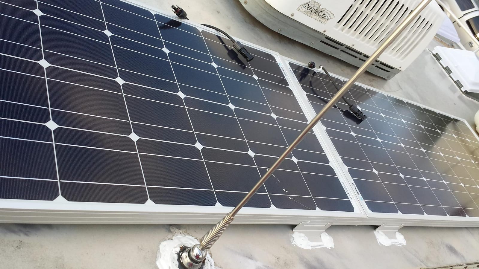 Renogy 200W 12V Monocrystalline Solar Panel Kit + 30A PWM Charge Controller customer photo 1
