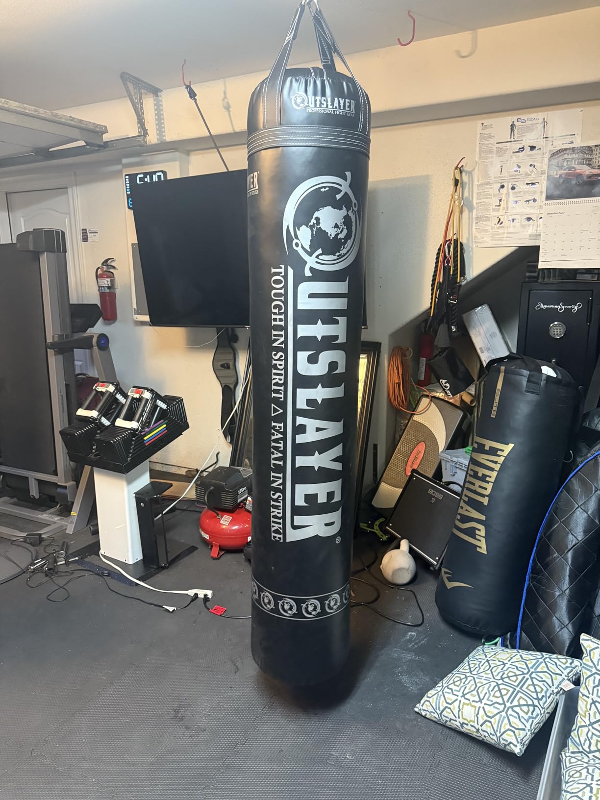 Outslayer Muay Thai Kickboxing Heavy Punching Bag – 6ft 130 lb – Made in USA – for MMA, Boxing & Training customer photo 1