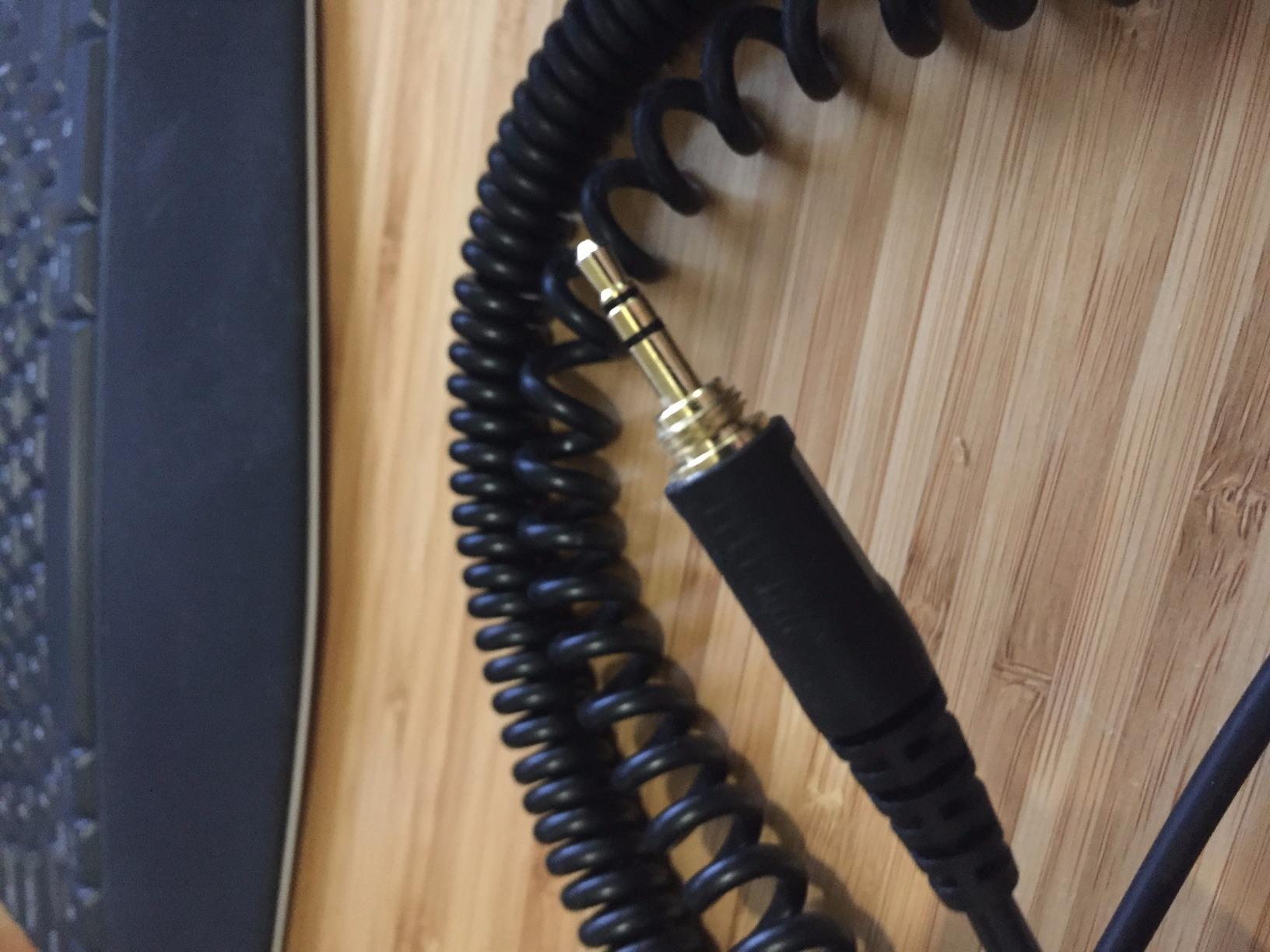 beyerdynamic DT 990 Pro (250 Ohm), Open-Back Studio Headphones, Black customer photo 1