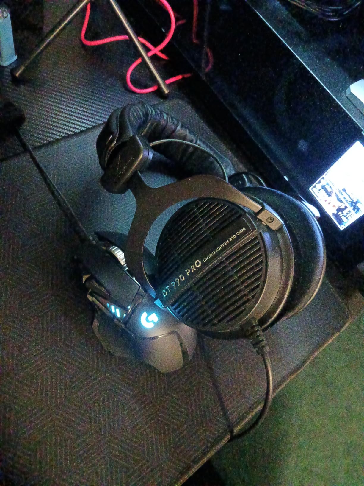 beyerdynamic DT 990 Pro (250 Ohm), Open-Back Studio Headphones, Black customer photo 2