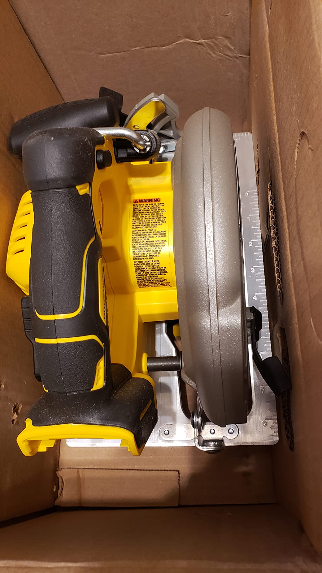 DEWALT 20V MAX Circular Saw Cordless with Brake, 7-1/4 Inch, Tool Only (DCS570B) customer photo 2