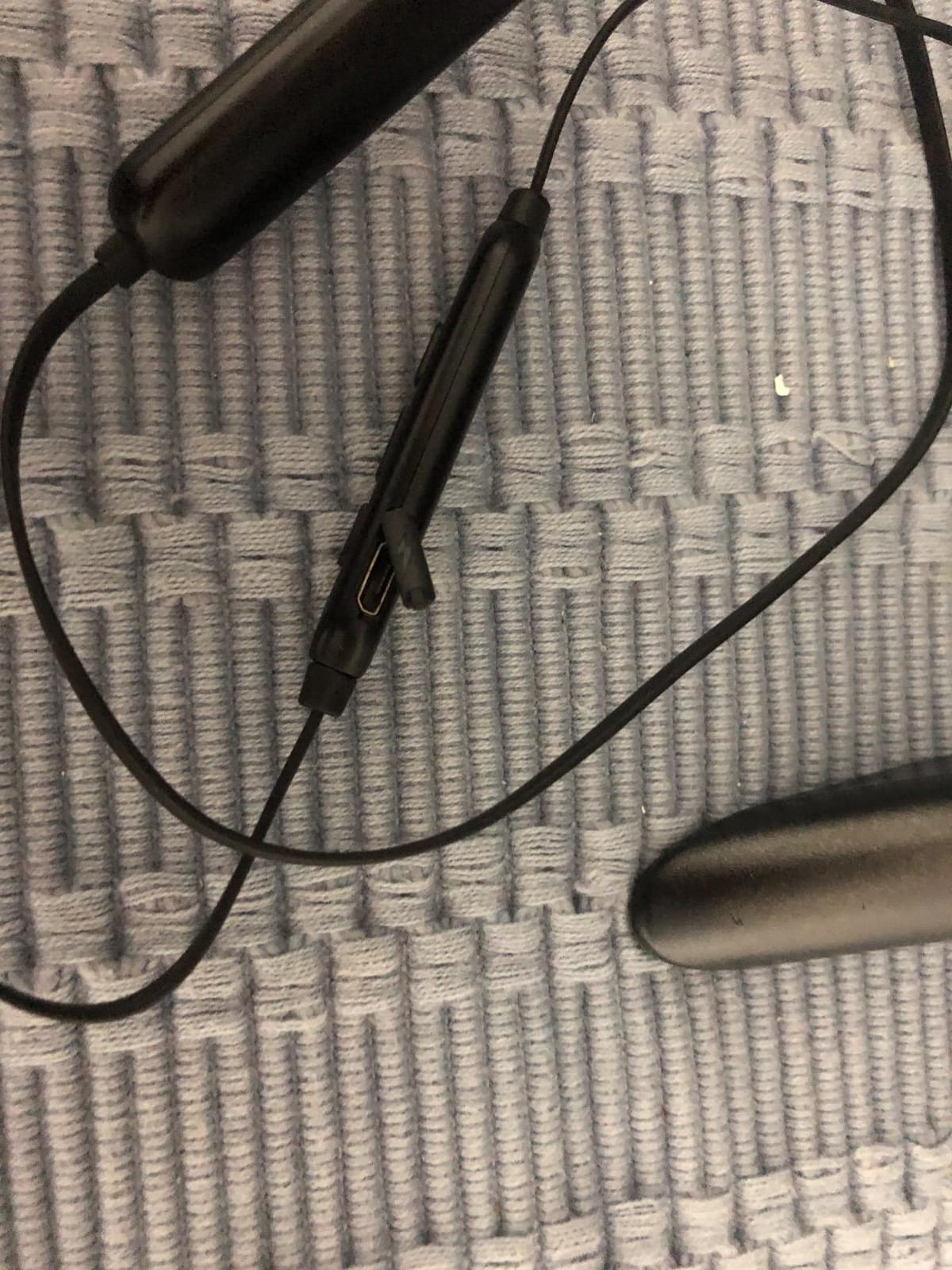 Avantree HT4186 - Wireless Neckband Headphones for TV customer photo 1