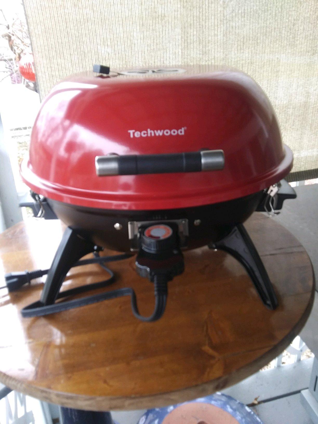 Electric BBQ Grill Techwood 15-Serving Indoor/Outdoor Electric Grill for Indoor & Outdoor Use, Double Layer Design, Portable Removable Stand Grill, 1600W (Countertop BBQ Grill) customer photo 2