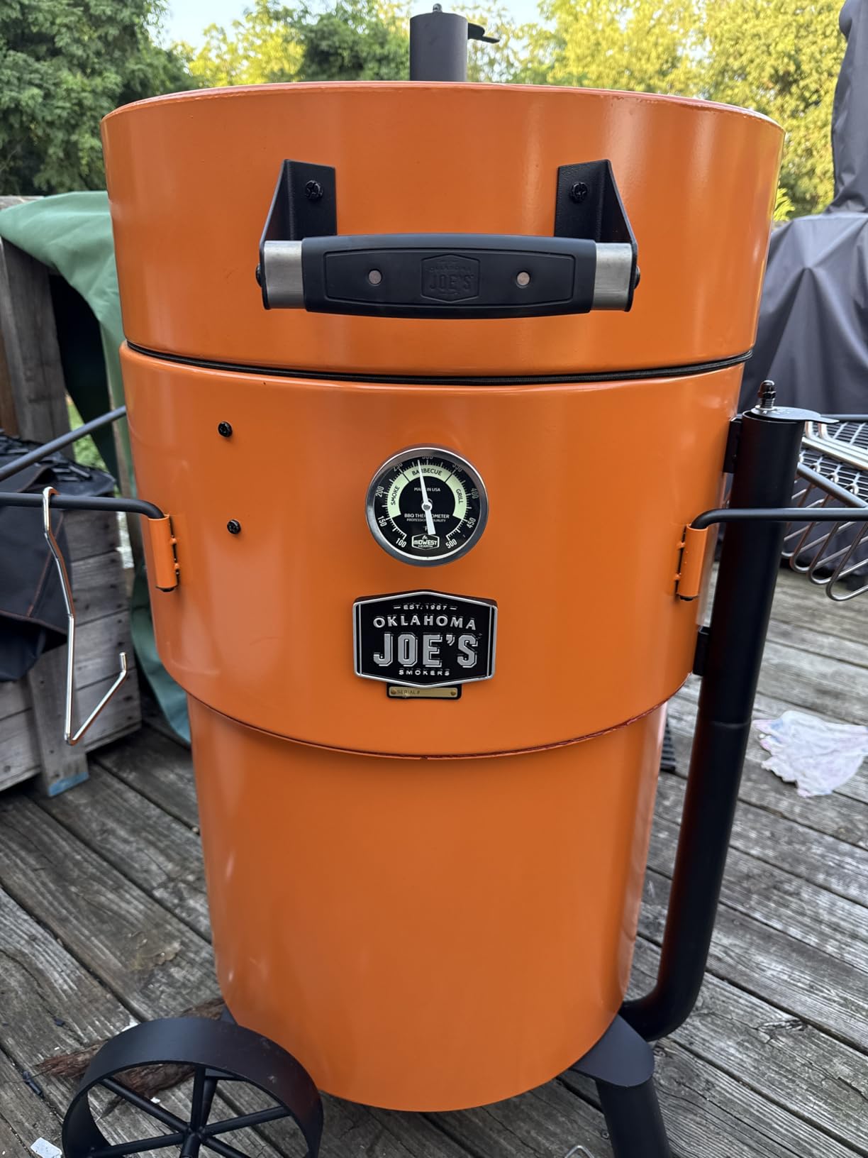 Char-Broil Oklahoma Joes Bronco Barrel Drum Smoker with Porcelain Coated Steel, Air Intake Channel, and 630 Square Inches Cooking Surface, Black customer photo 2