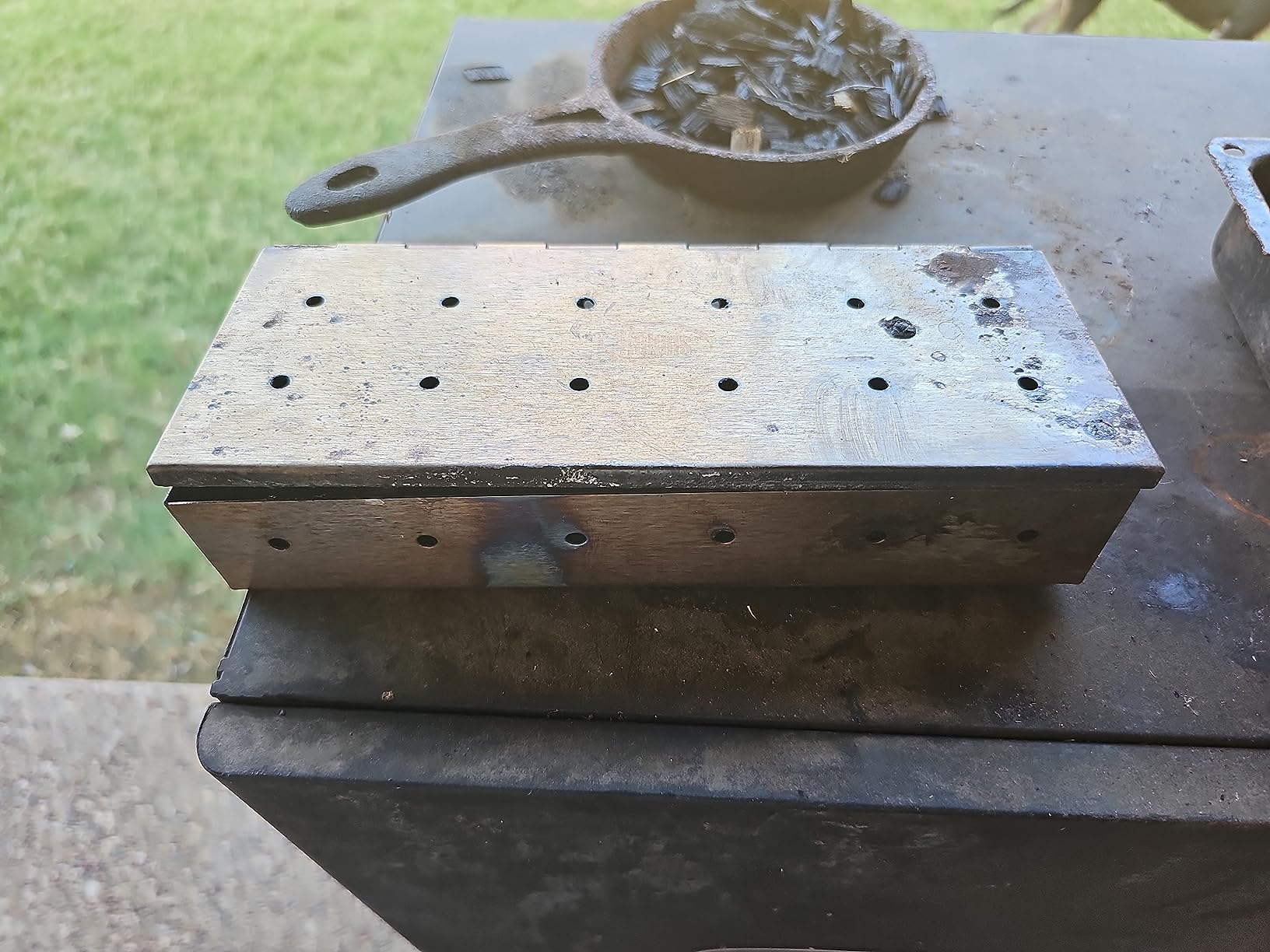 Kaluns Universal Stainless Steel Smoker Box, Gas or Charcoal Grill Smoke Box, Works with Wood Chips, add Delicious Smoked Flavor, Hinged Lid,Warp Free Grill Accessories customer photo 1