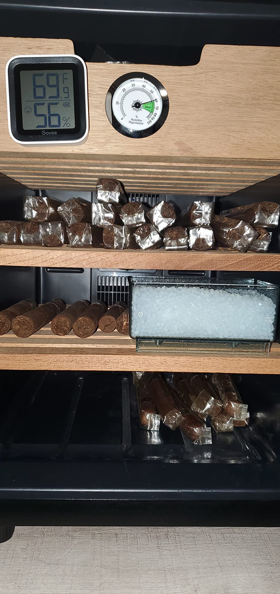 Humidor Humidity Beads | 8 oz (1/2 lb) Bag | Rock Solid 70% Humidity | Two Way Humidification | Better Than Gel | Protect 100s of Cigars | Never Needs Replacing | Perfect for Travel Cigar Humidors customer photo 1