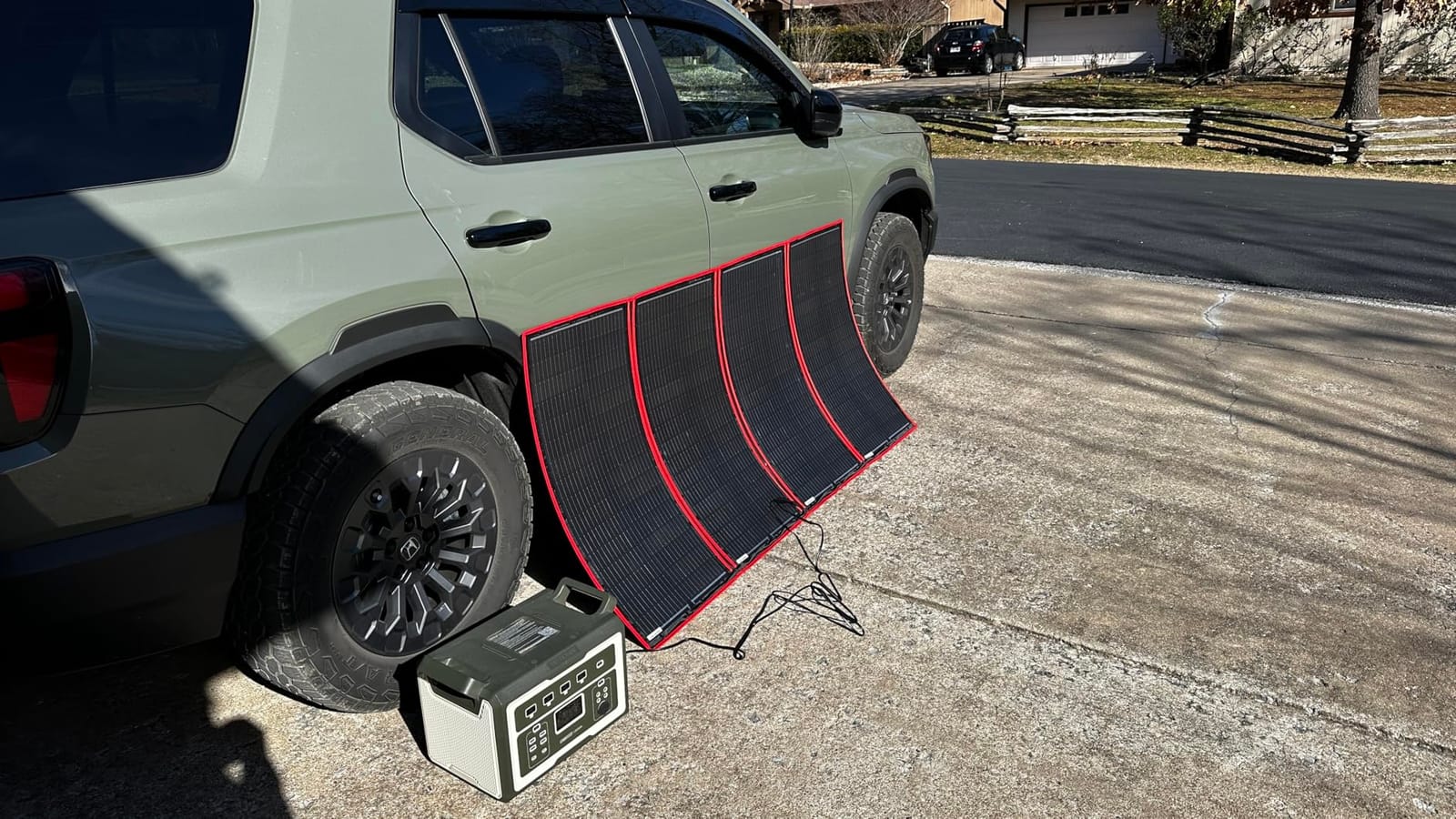 DOKIO 300W Portable Foldable Solar Panel Kit with Charge Controller customer photo 2