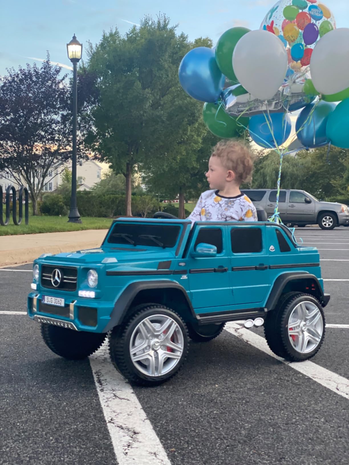 Costzon Ride on Car, Licensed Mercedes-Benz Maybach, 12V Battery Powered Vehicle Toy w/ 2 Motors, Remote Control, 3 Speeds, Lights, Horn, Music, Aux, Storage, Truck, Electric Car for Kids (White) customer photo 1