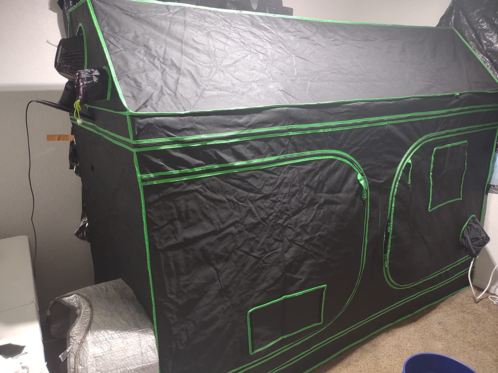 2x2 Green Hut Grow Tent 24