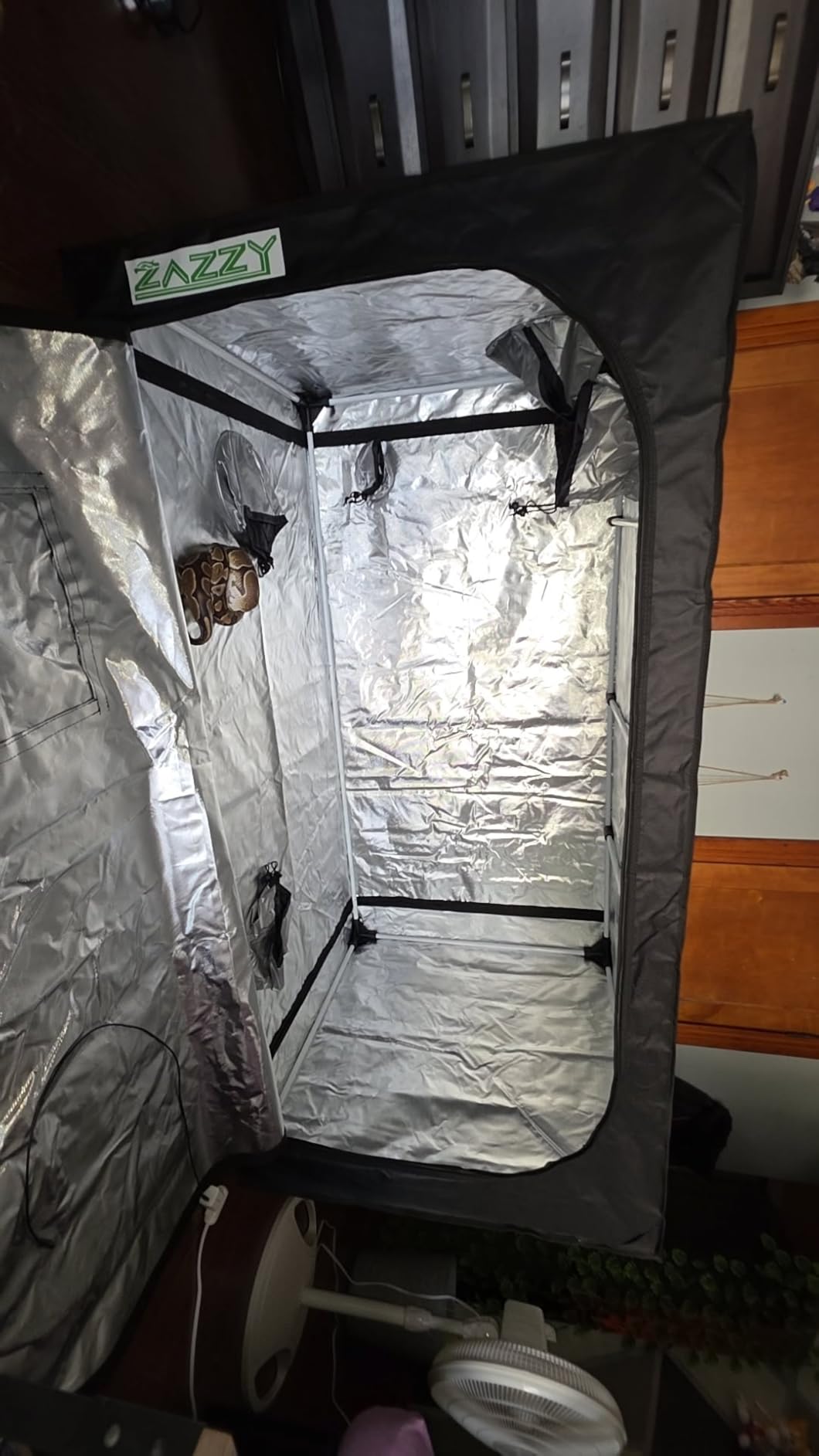 zazzy 2'x2' Grow Tent 24