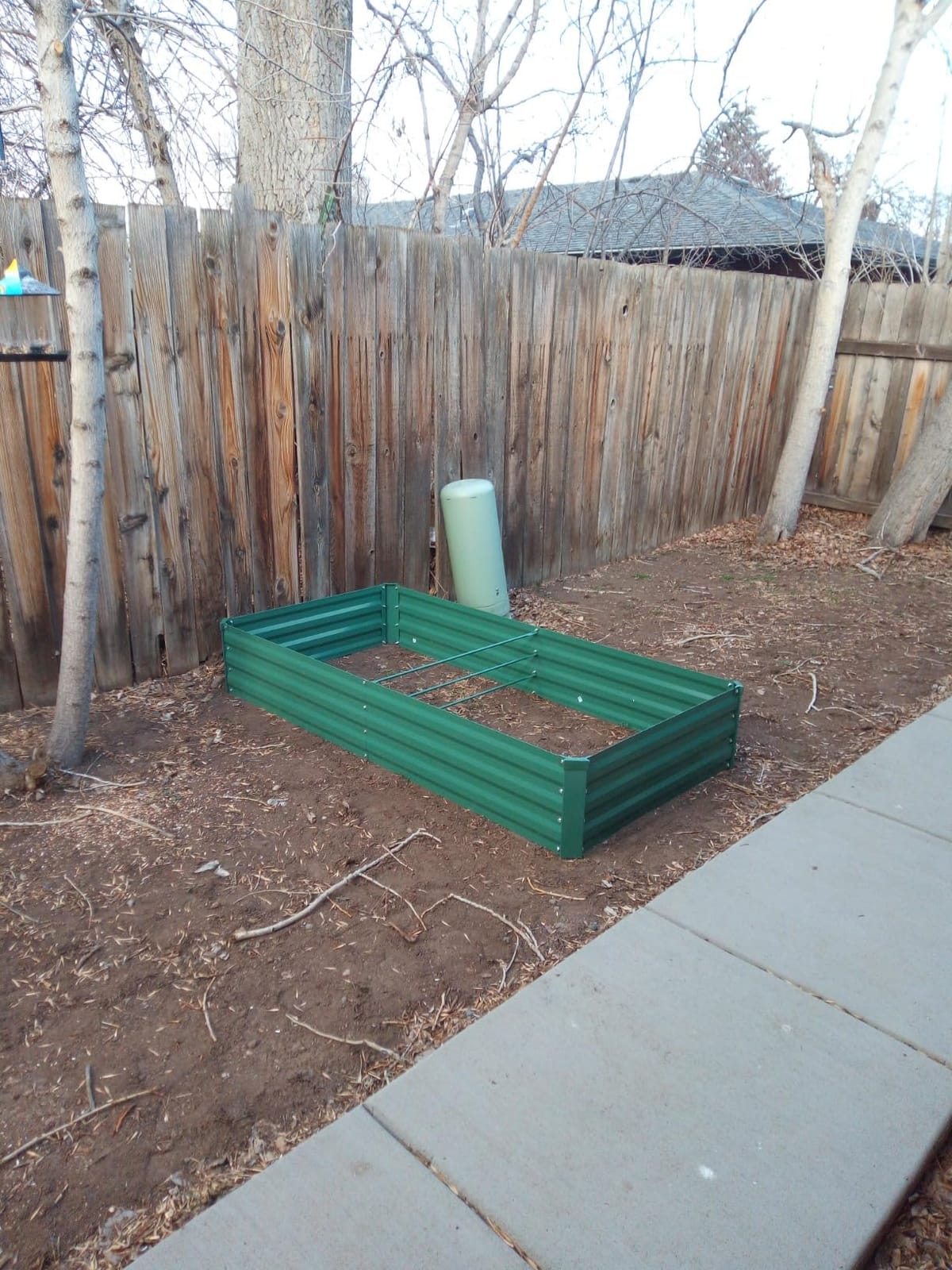 ONCEMORE Galvanized Raised Garden Bed for Vegetables Flowers Herbs, Metal Raised Garden Bed Kit with 2 PCS Tomato Cage, Gloves, Trellis Netting, Plant Labels, Plant Ties, Black 6×3×1FT customer photo 2