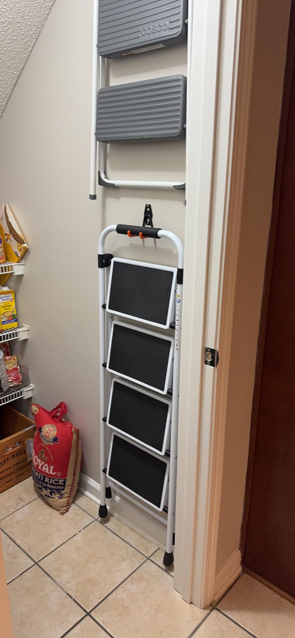 KINGRACK Step Ladder, 4 Step Folding Ladder with Handrails customer photo 1