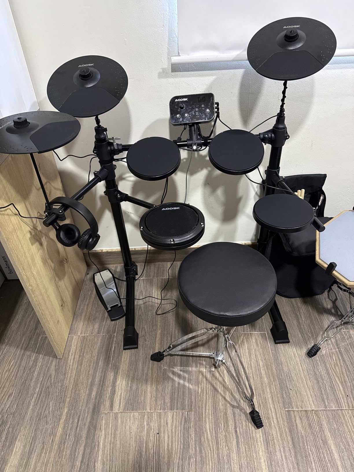 AODSK Electric Drum Set For Beginner 150 Sounds,4 Quiet Drum Pads 2 Pedals customer photo 1