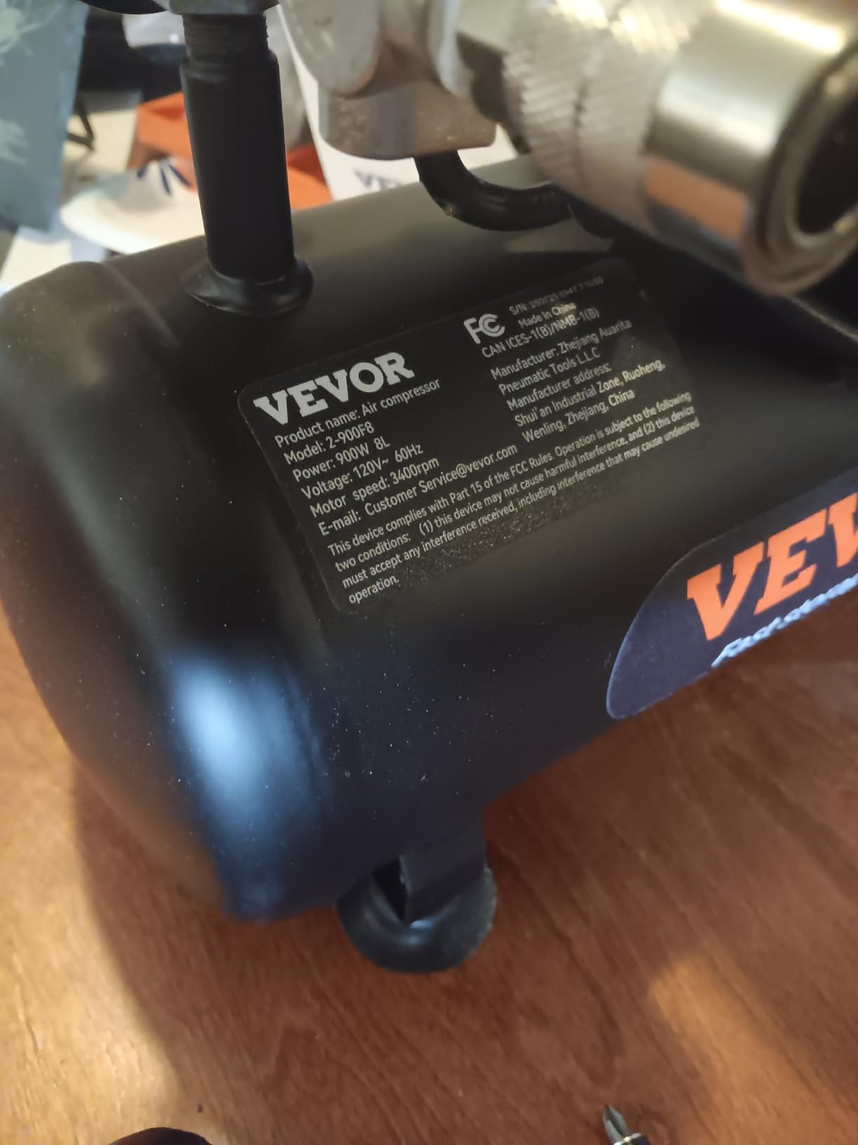 VEVOR 2.1 Gallon Air Compressor, 1.2HP 2.2 CFM@90PSI Air Compressors with Max. 116PSI Pressure, Oil Free Compressor Tank for Auto Repair, Tire Inflation, Spray Painting, Woodwork Nailing customer photo 1