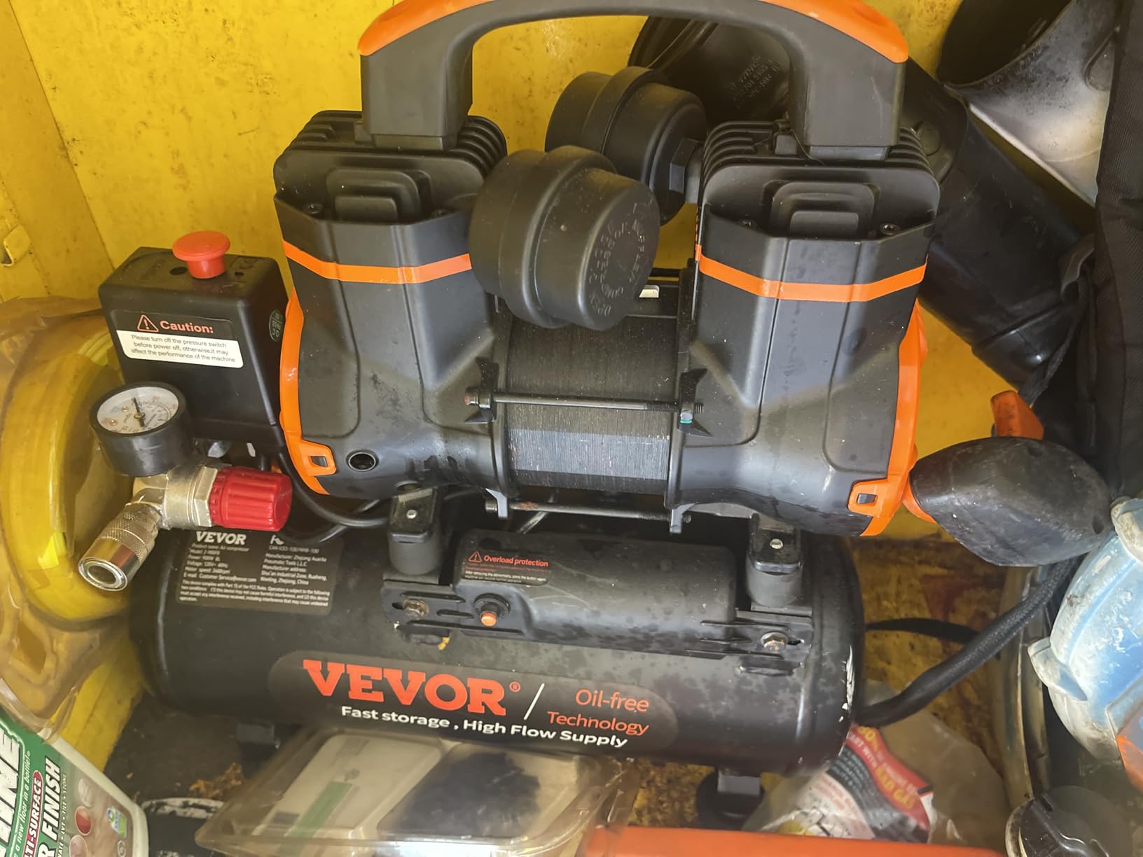 VEVOR 2.1 Gallon Air Compressor, 1.2HP 2.2 CFM@90PSI Air Compressors with Max. 116PSI Pressure, Oil Free Compressor Tank for Auto Repair, Tire Inflation, Spray Painting, Woodwork Nailing customer photo 2