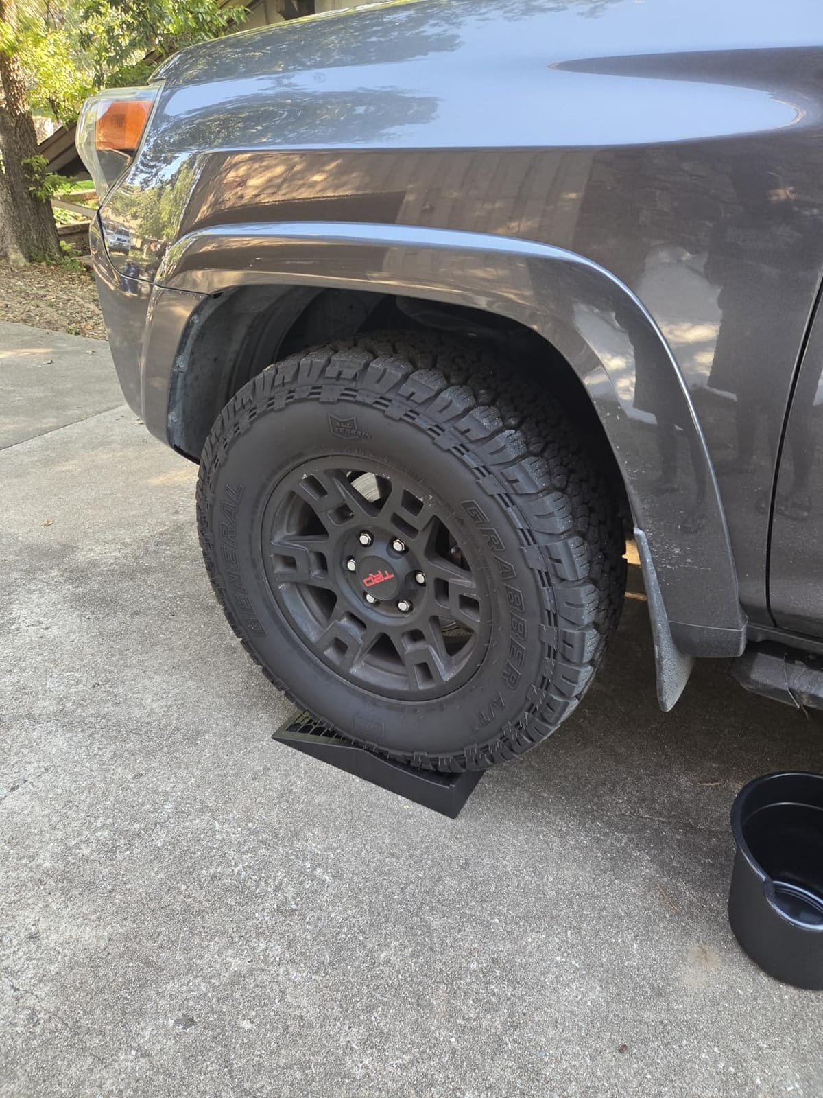 HOXWELL Car Ramps for Jack Support and Lift Vehicle Maintenance, Lightweight Low Profile Car Ramps for Garage, Heavy Duty Tire Ramps for Low Chassis Cars, 17.5''x10''x3.14'' (2PCS) customer photo 1
