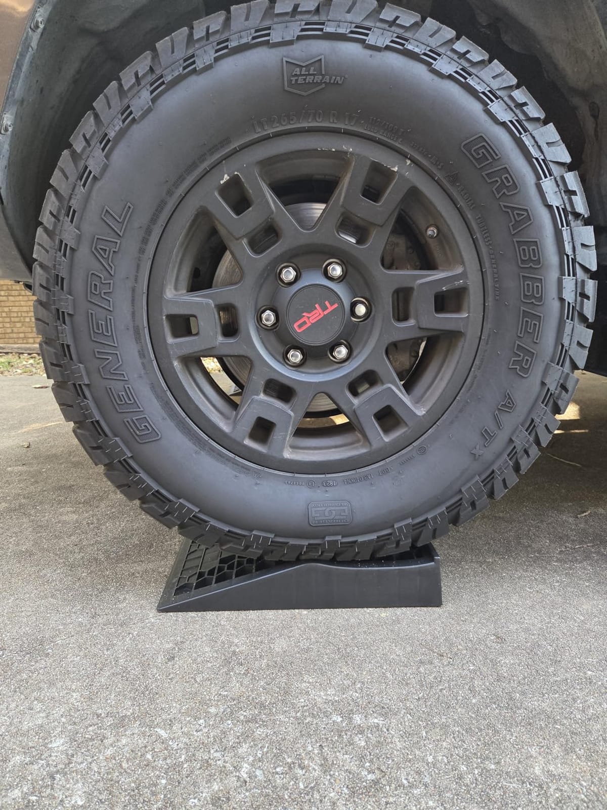 HOXWELL Car Ramps for Jack Support and Lift Vehicle Maintenance, Lightweight Low Profile Car Ramps for Garage, Heavy Duty Tire Ramps for Low Chassis Cars, 17.5''x10''x3.14'' (2PCS) customer photo 2