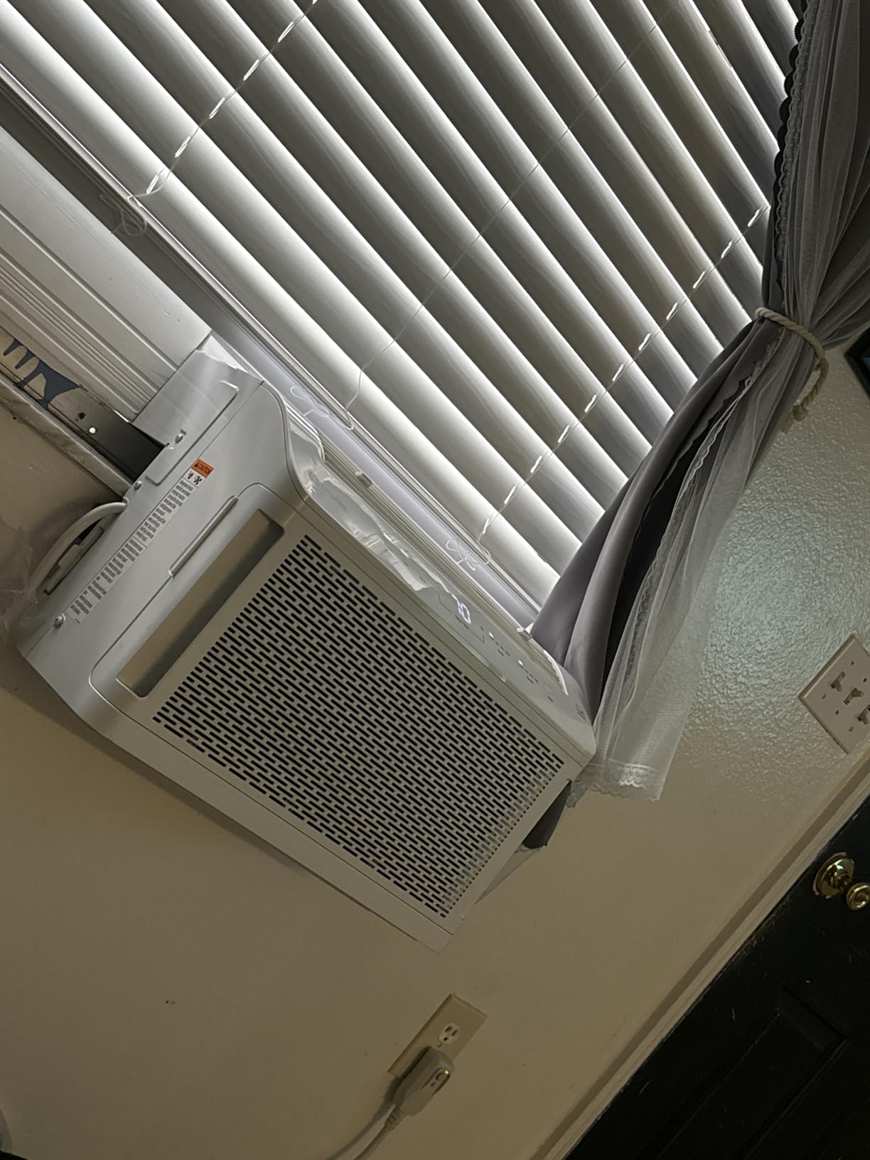 GE Profile ClearView Inverter Window Air Conditioner 10,300 BTU, Ultra Quiet, Full Window View, Cools Up to 450 Sq Ft, Energy Star, WiFi Smart, Remote customer photo 2