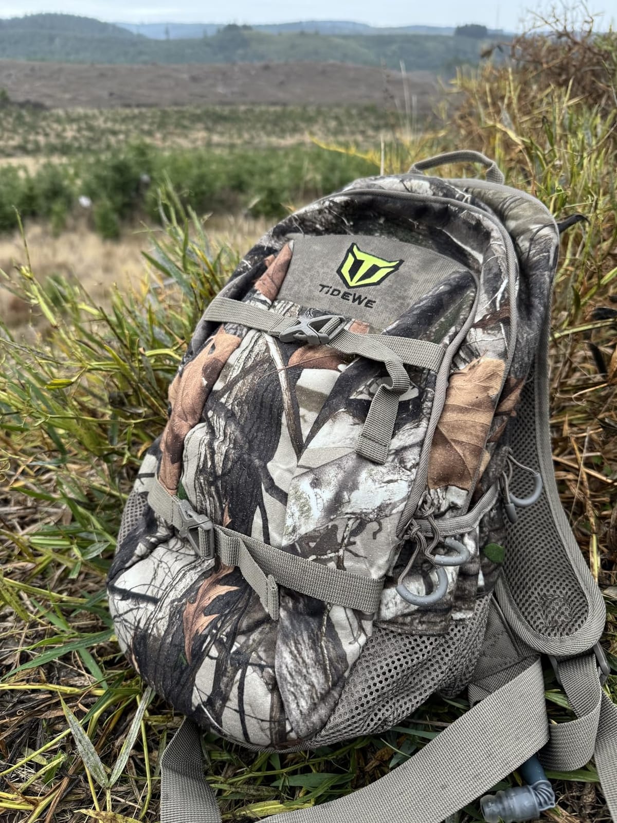 TIDEWE 25L Camo Backpack for Men, Lightweight Outdoor Hiking Daypack | Rain Cover, 1.65lb Lightweight, 600D Fabric, Bow & Tree Stand Carry, Multi-Pocket Storage, Padded Back, Next Camo G2 customer photo 1