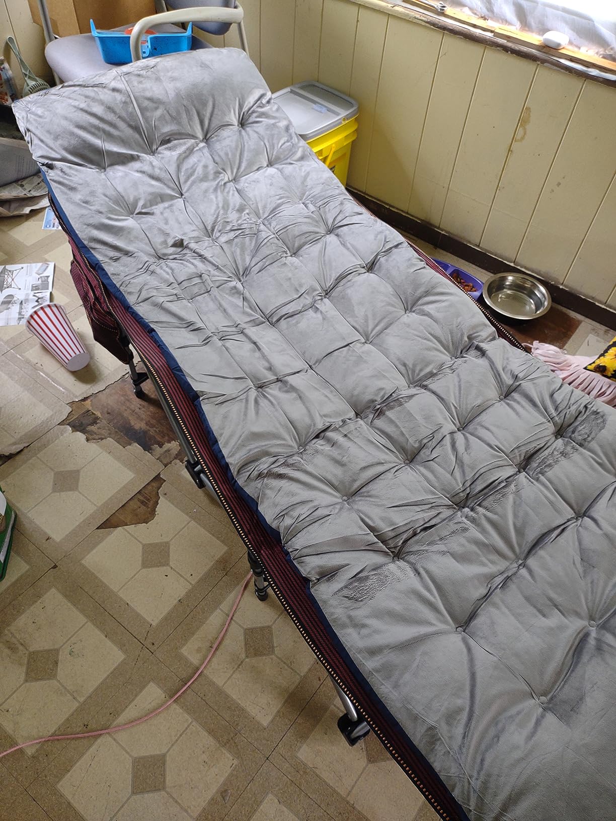 LILYPELLE Folding Camping Cot, Extra Wide Heavy Duty Sleeping Cots customer photo 1