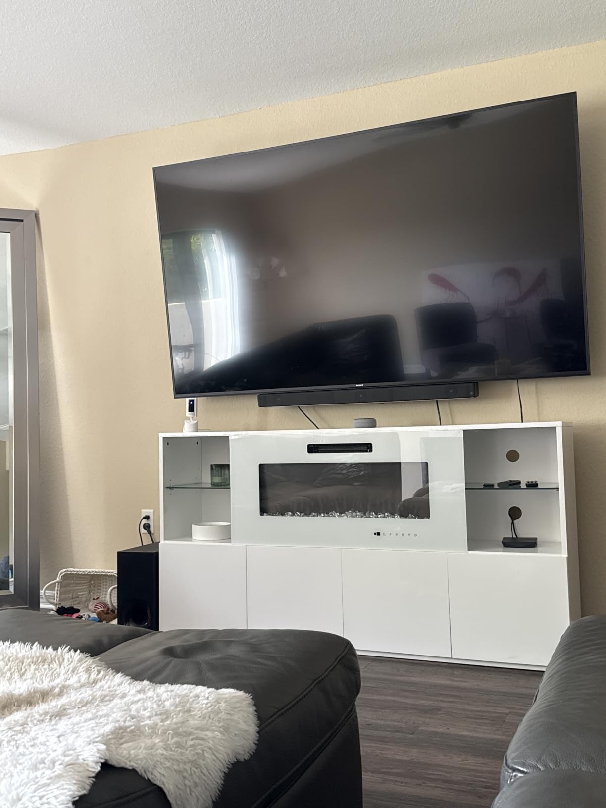 Ring Pan-Tilt Indoor Cam (newest model) — See all around your home or business with 360° pan coverage, HD video, plus Two-Way Talk (2024 release), White customer photo 1