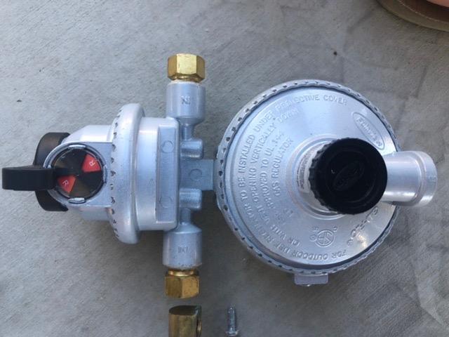 Fairview GR-9984 RV Camper LP Propane 2-Stage Automatic Changeover Regulator - Dual Tank Auto Changeover, 345,000 BTU, 11